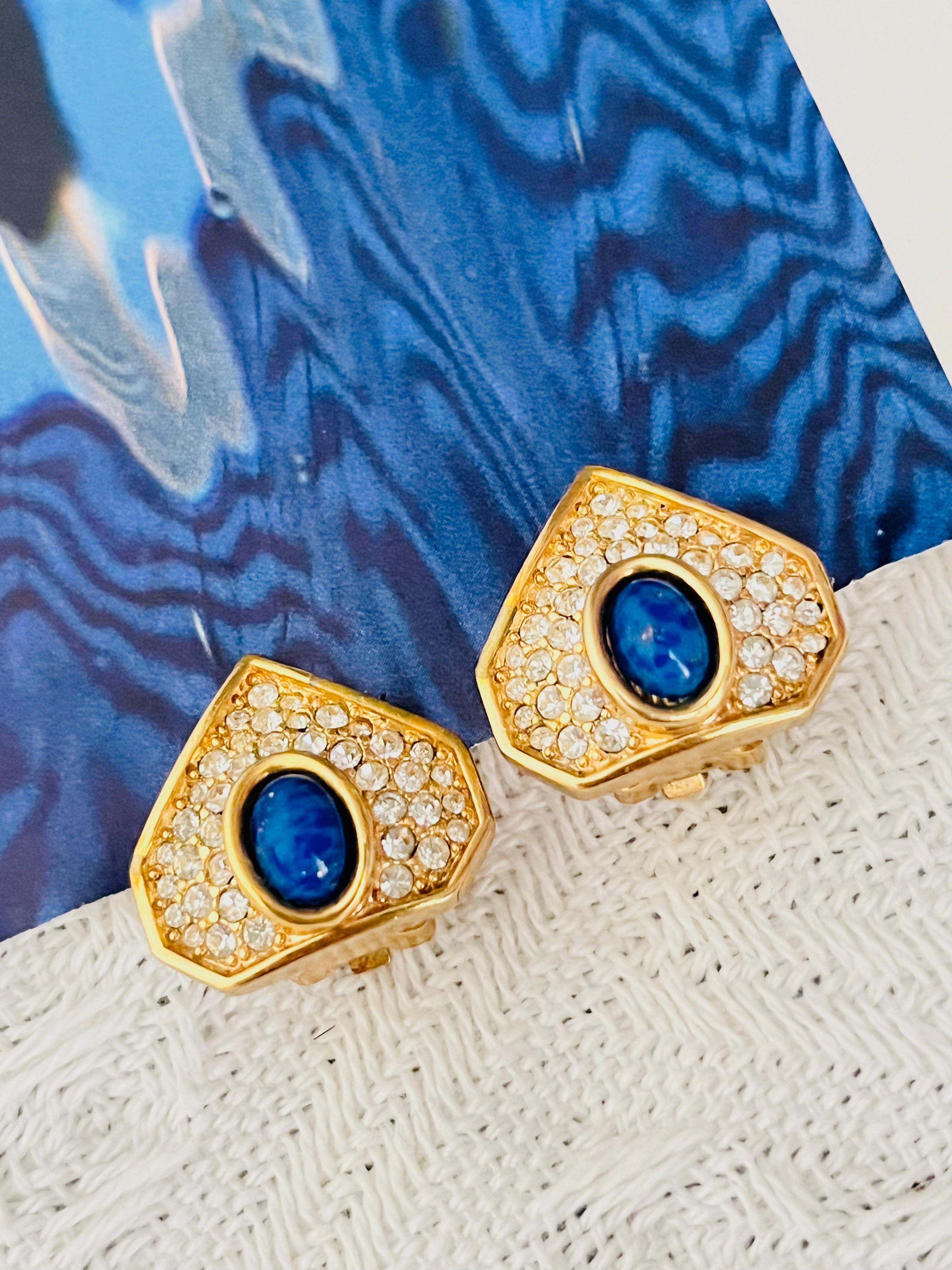 Christian Dior Vintage 1980s Lapis Navy Blue Oval Cabochon Stones Whole Sparkling Crystals Foil Triangle Clip Earrings, Gold Tone

Very good condition. Not any stones lost, light colour loss at side, barely noticeable. 100% Genuine.

A very