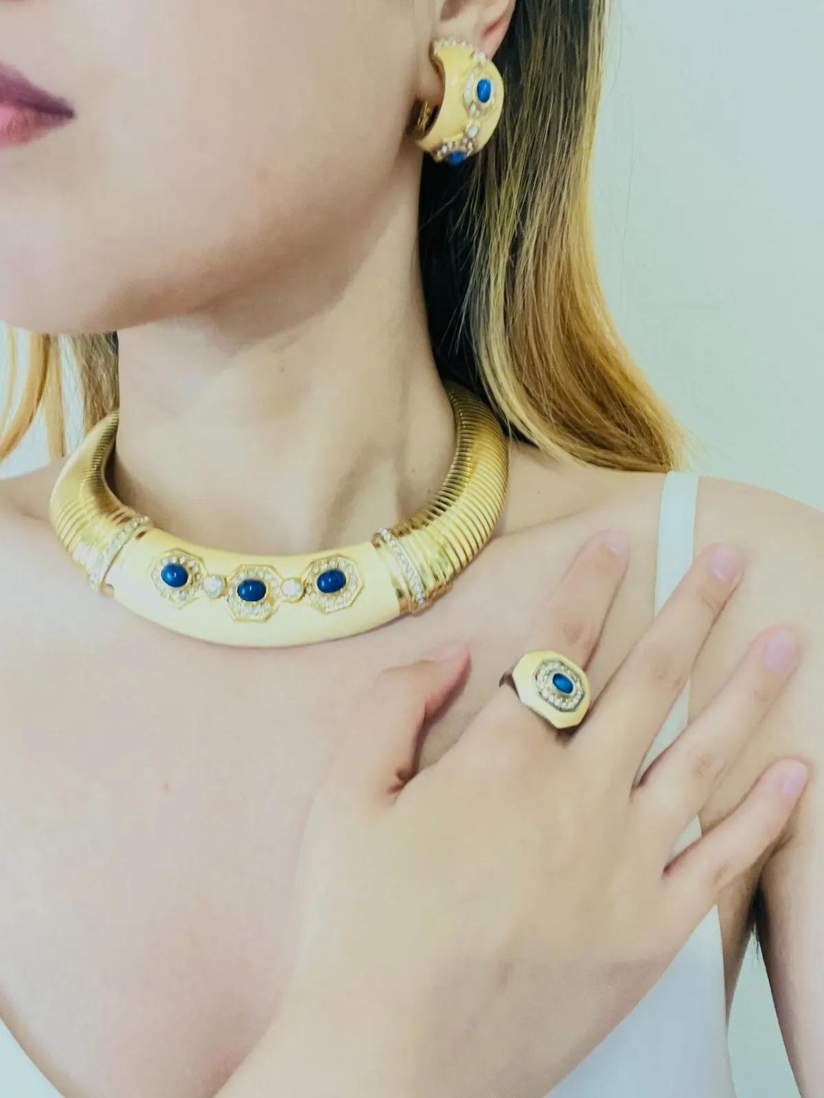 Christian Dior Vintage 1980s Lapis Crystals Beige Ribbed Omega Chunky Necklace 1