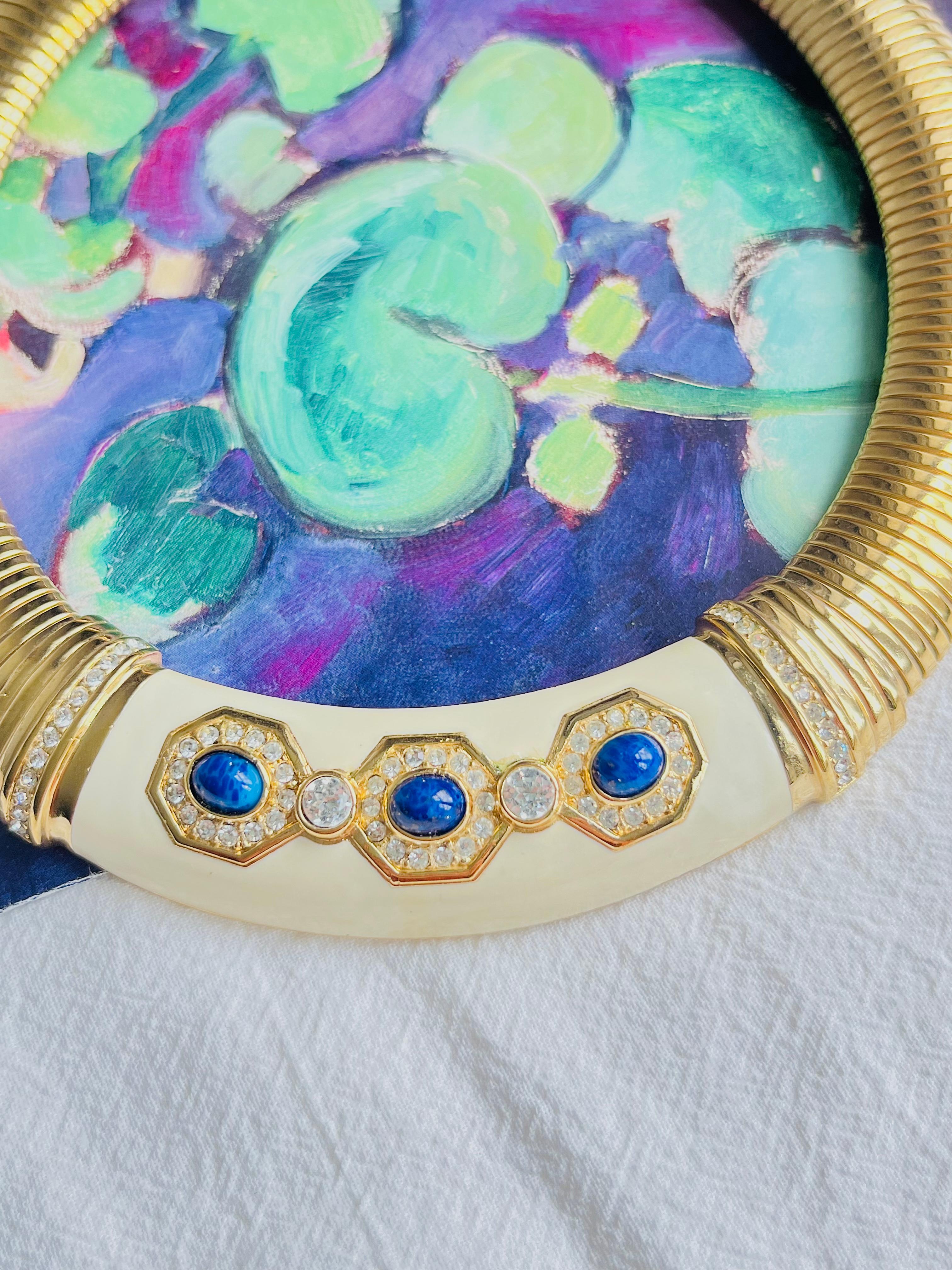 Christian Dior Vintage 1980s Lapis Crystals Beige Wide Ribbed Omega Necklace In Good Condition For Sale In Wokingham, England