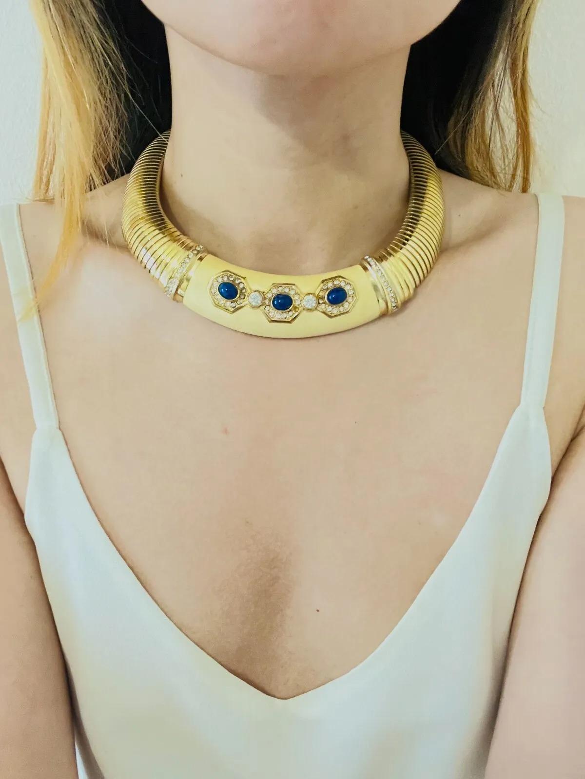 Christian Dior Vintage 1980s Lapis Crystals Beige Wide Ribbed Omega Necklace For Sale 1