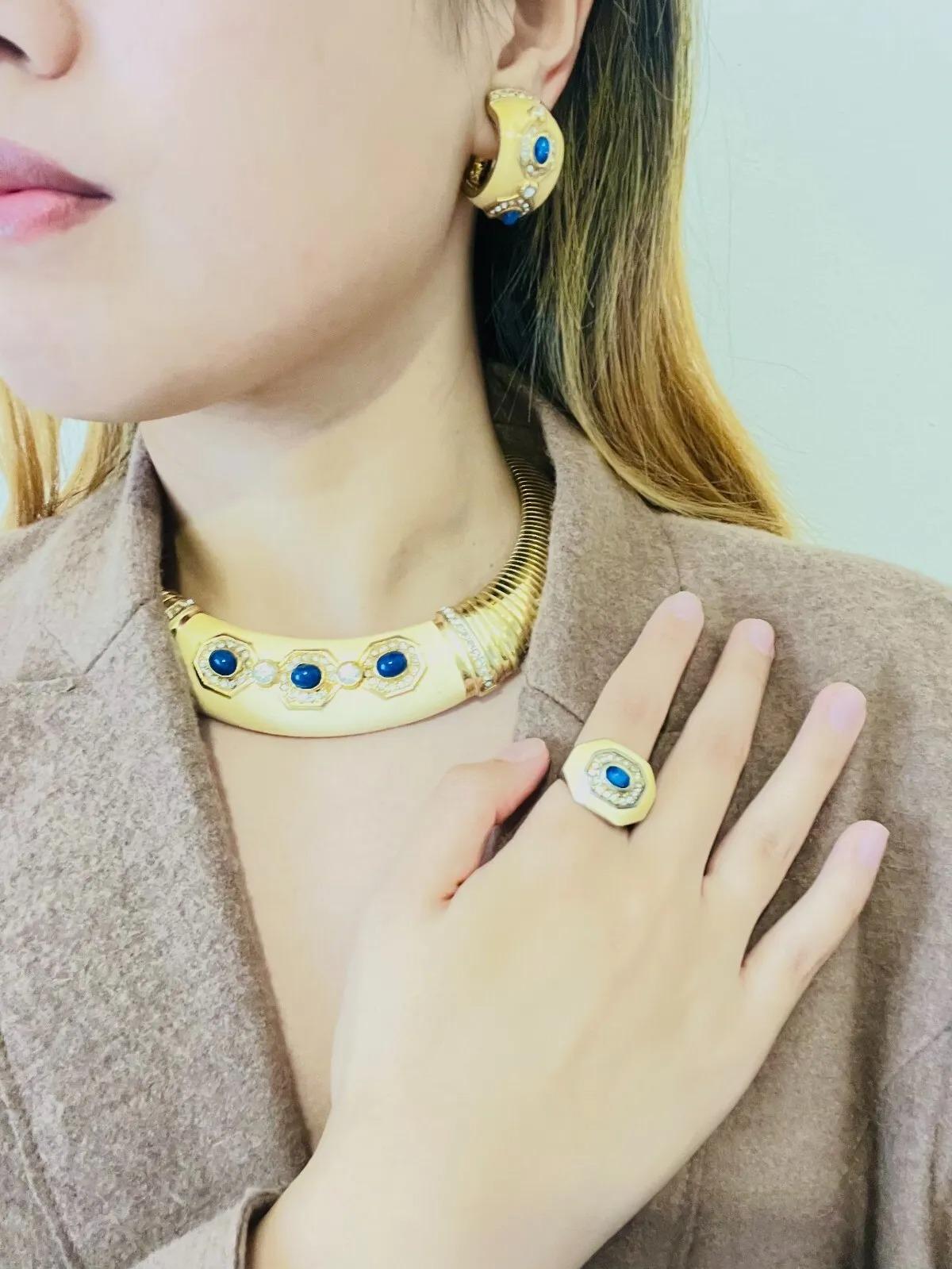 Christian Dior Vintage 1980s Lapis Crystals Beige Wide Ribbed Omega Necklace For Sale 3
