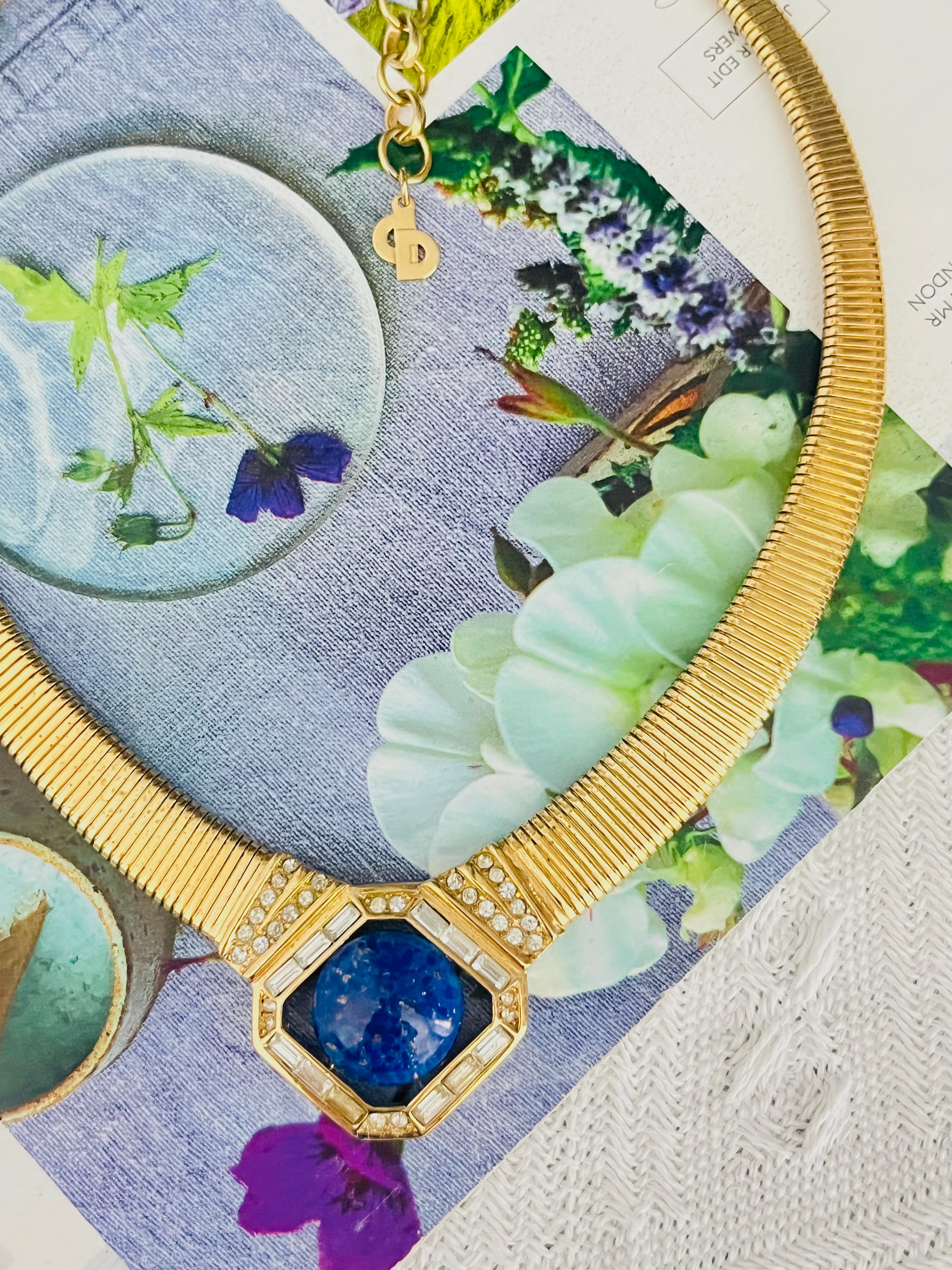 Christian Dior Vintage 1980s Lapis Foil Cabochon Crystals Ribbed Omega Necklace In Good Condition For Sale In Wokingham, England