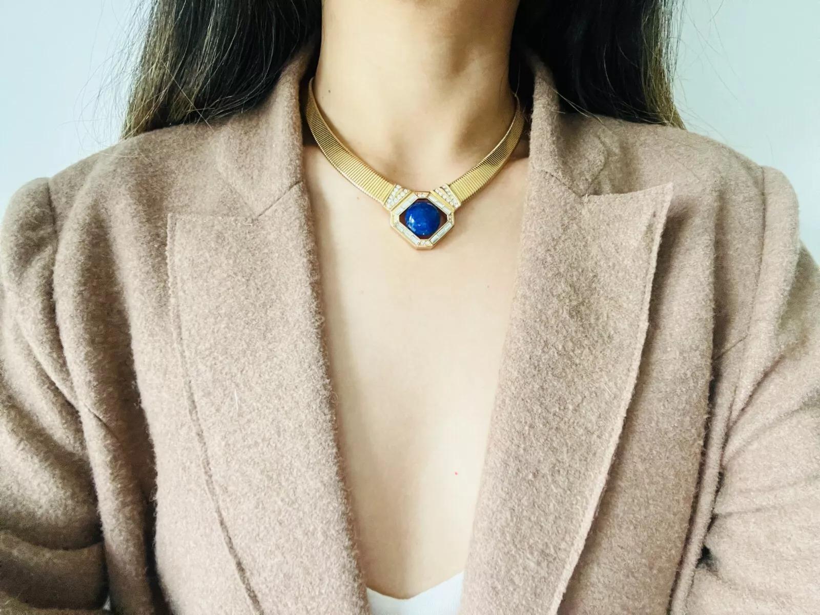 Christian Dior Vintage 1980s Lapis Foil Cabochon Crystals Ribbed Omega Necklace For Sale 1