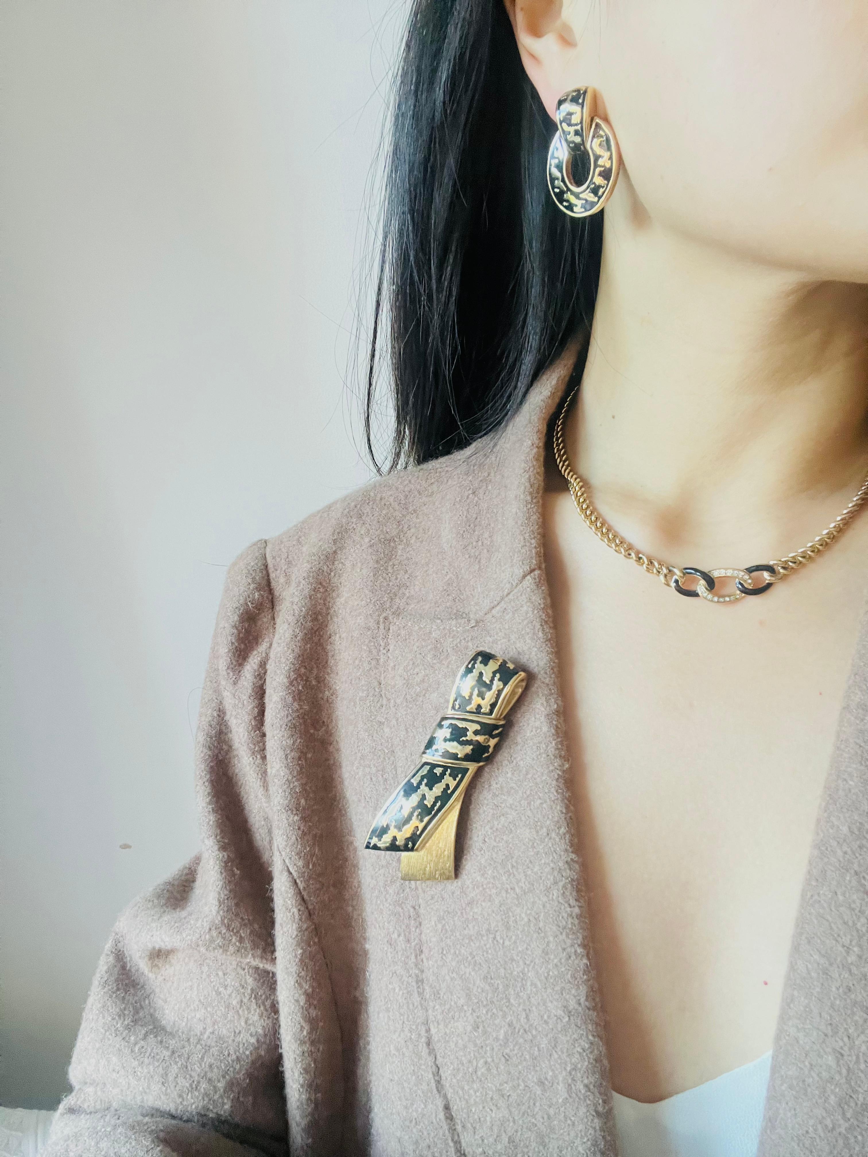 Christian Dior, grande broche émaillée noire vintage des années 1980 en vente 3