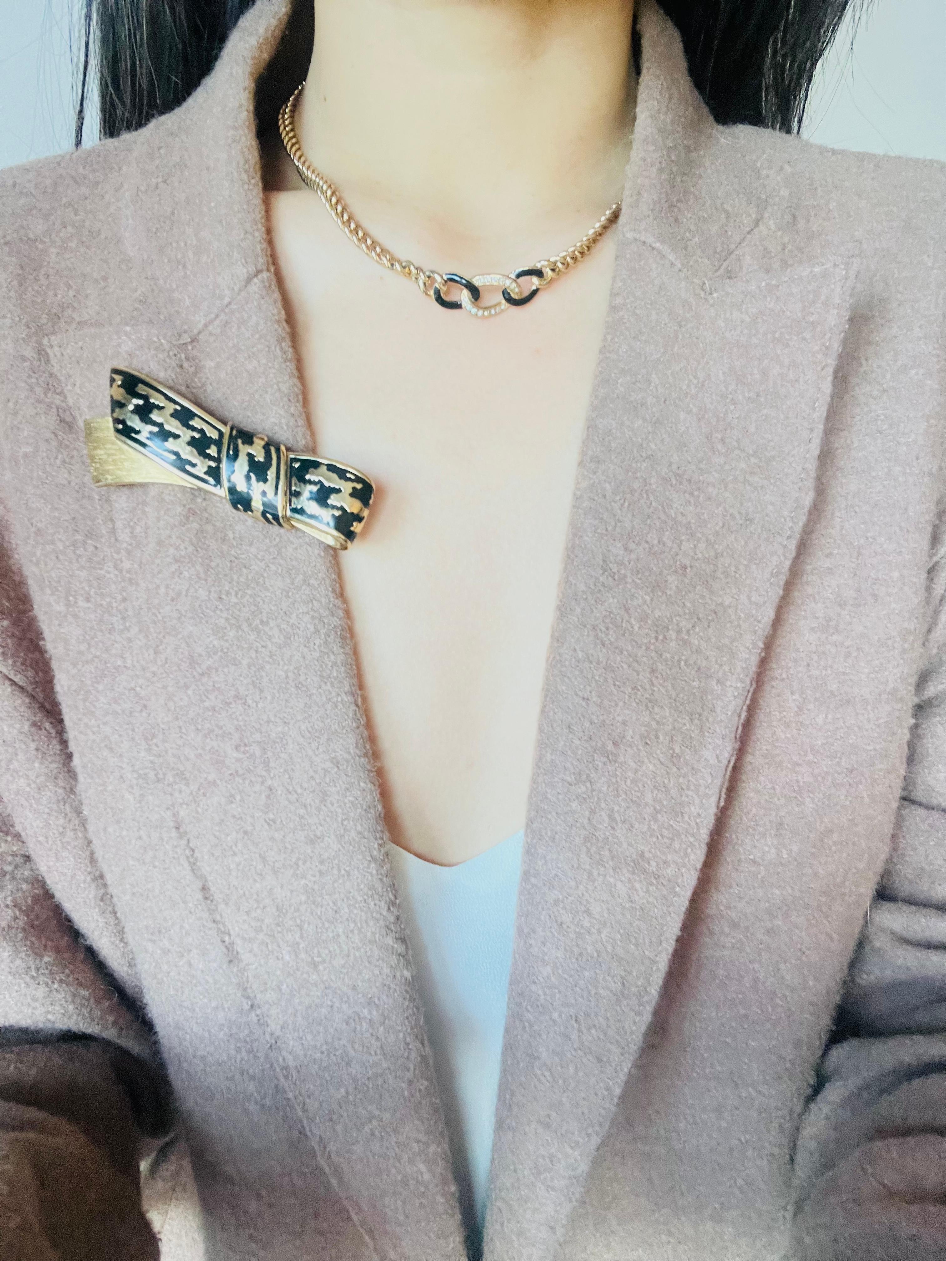 Christian Dior Vintage 1980s Large Black Enamel Ripple Bow Ribbon Chunky Brooch For Sale 4