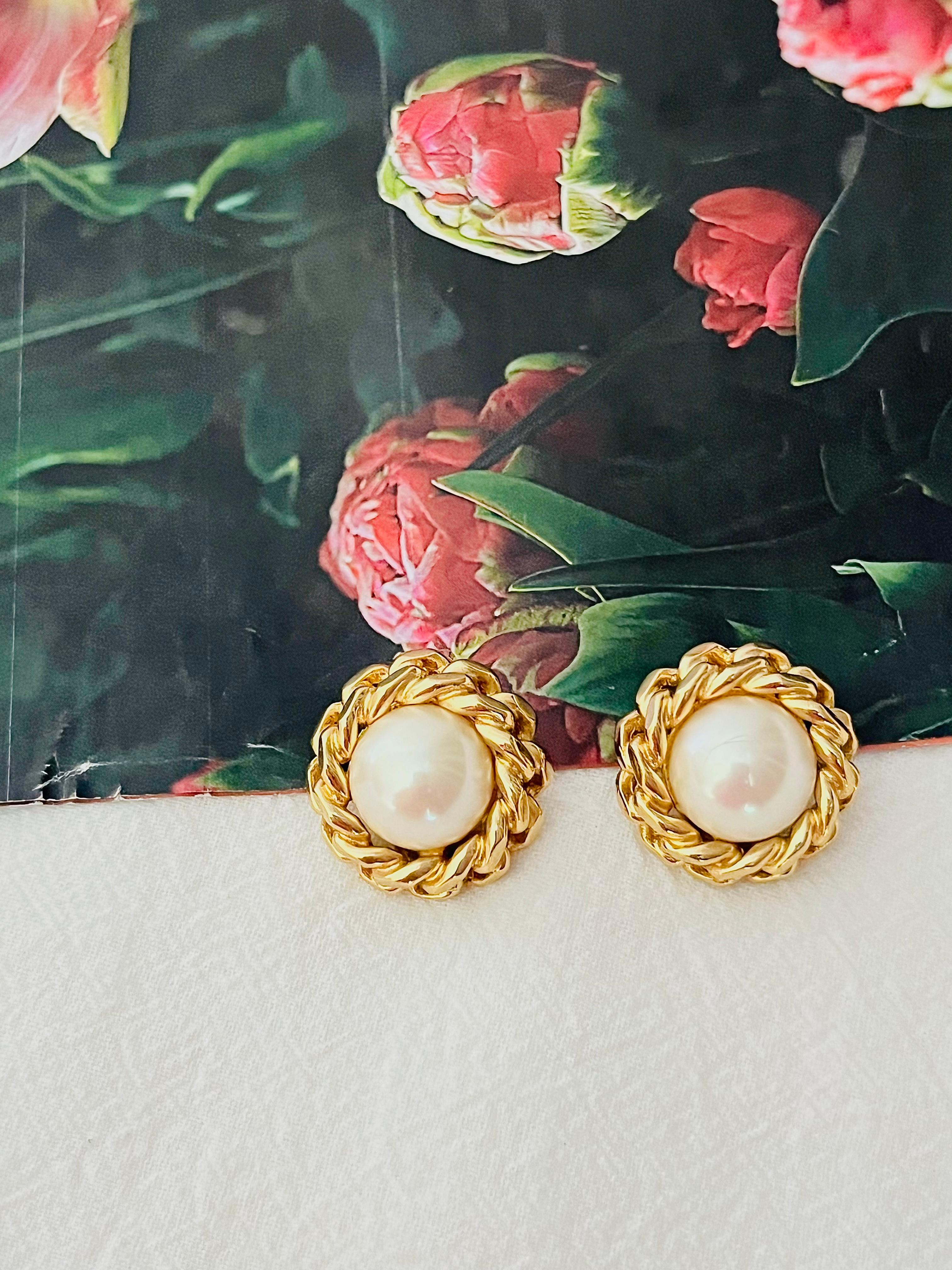 Christian Dior Vintage 1980s Large Circle White Pearl Interlocked Rope Earrings In Excellent Condition In Wokingham, England