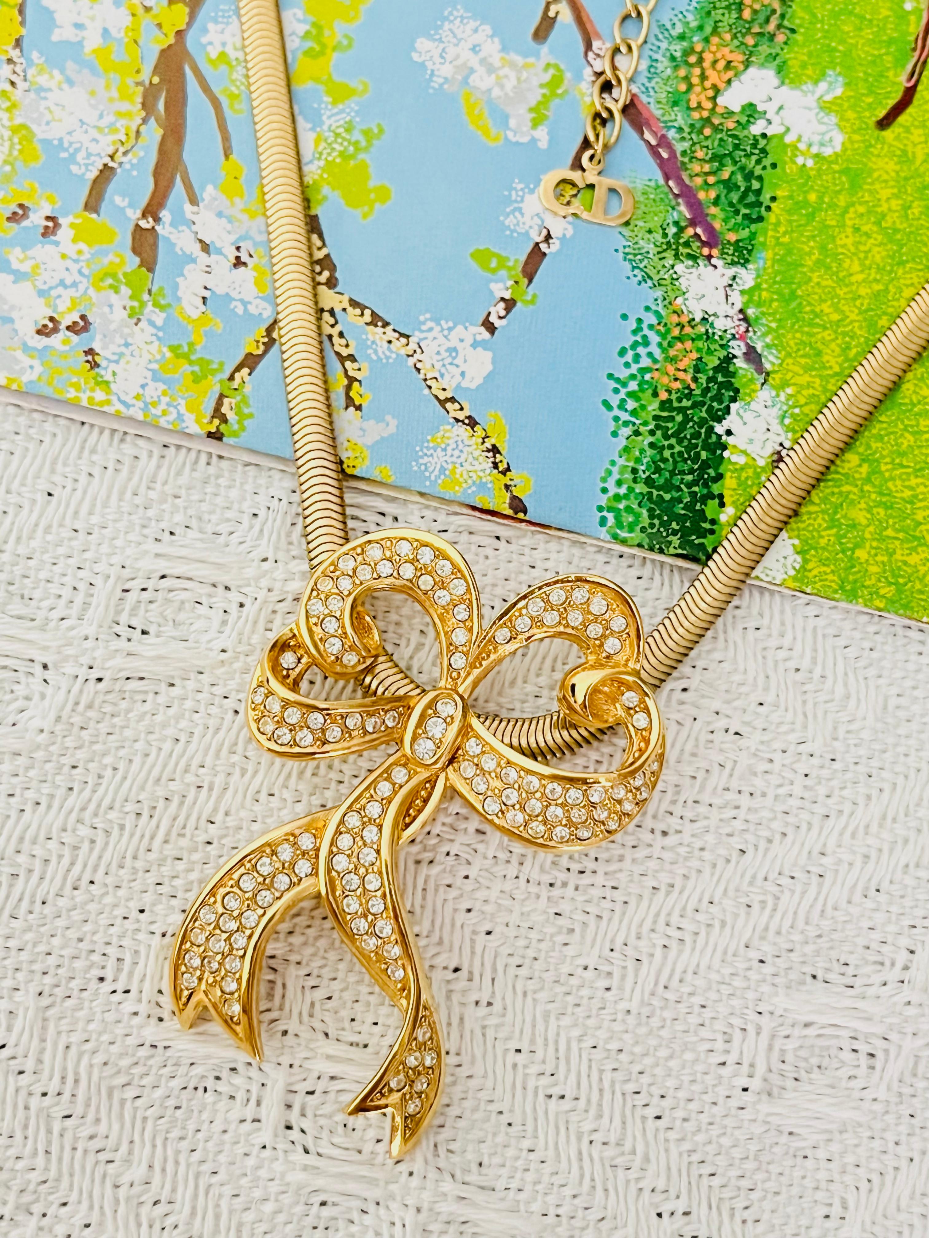 Art Déco Christian Dior Vintage anni '80 Collana con ciondolo a fiocco con nodo a nastro e cristalli grandi in vendita