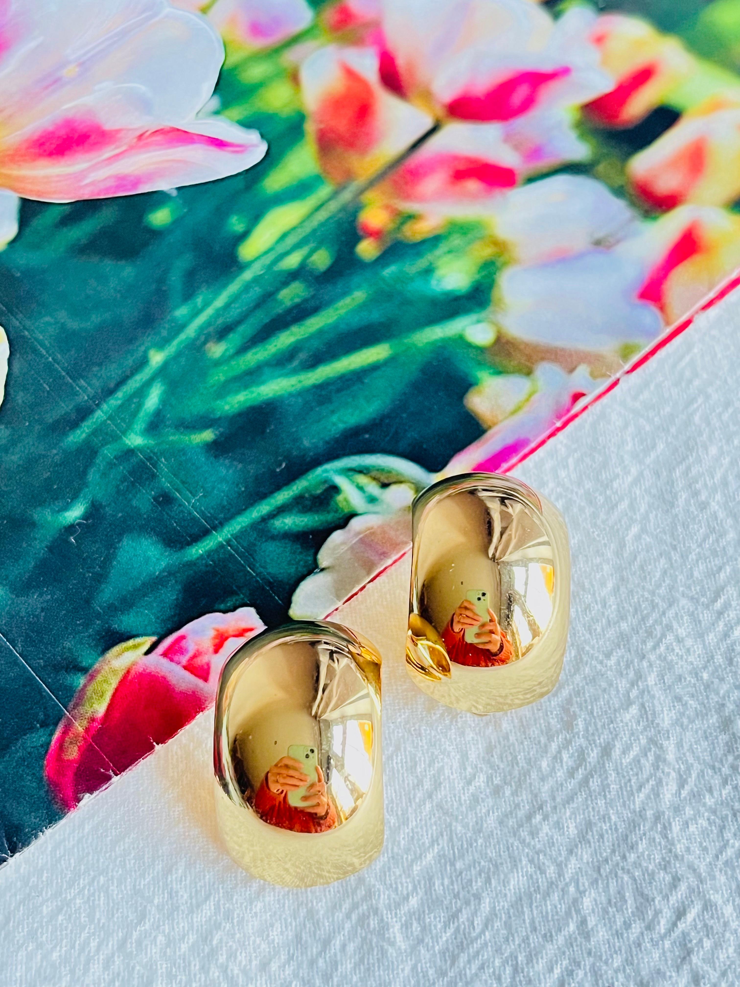 Christian Dior Vintage Década de 1980 Unisex Pendientes Demi Aros Semicirculares Modernistas de Clip, Tono Dorado

Muy buen estado. Muy popular. 100% original.

Un par de pendientes muy bonitos de Chr. DIOR, firmado al dorso.

Tamaño: 2,9*1,9