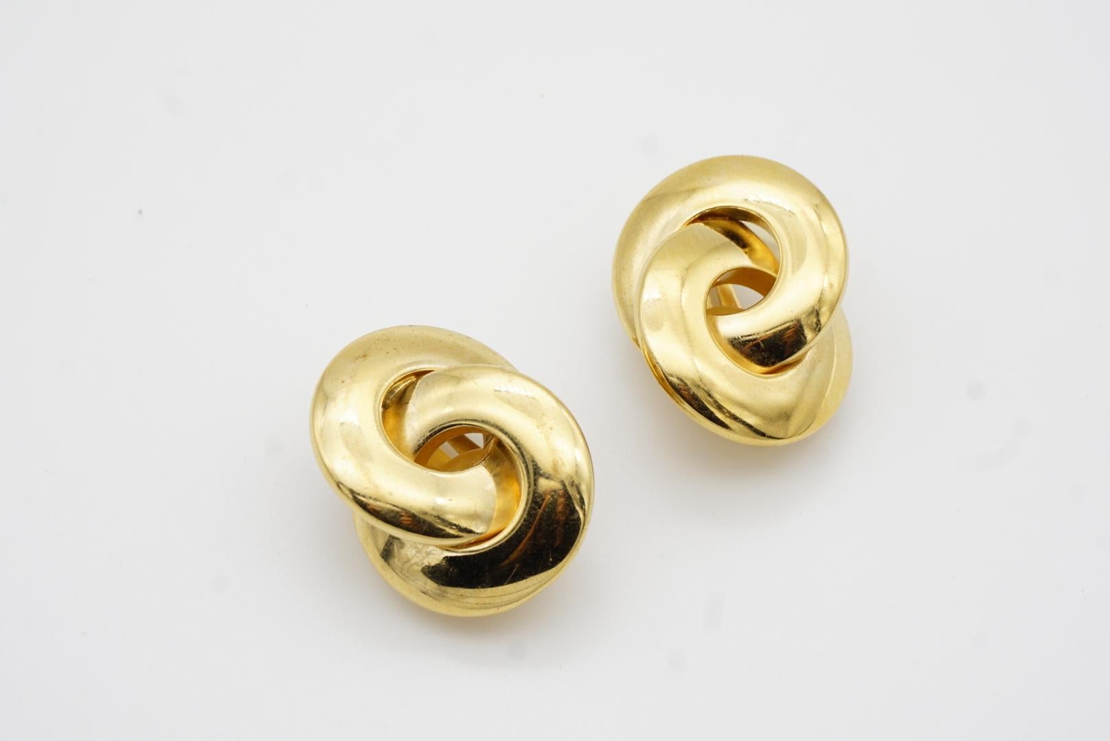 Christian Dior Vintage 1980s Large Glow Circle Hoop Interlocked Clip On Earrings For Sale 7