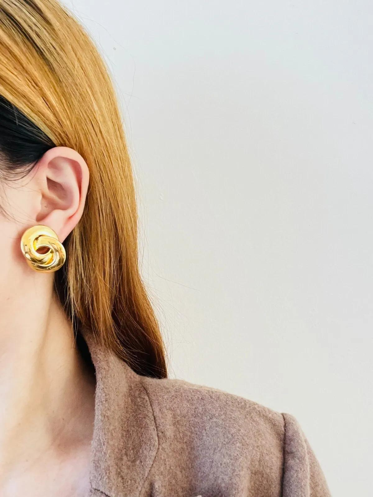 Christian Dior Vintage 1980s Large Glow Circle Hoop Interlocked Clip On Earrings For Sale 2