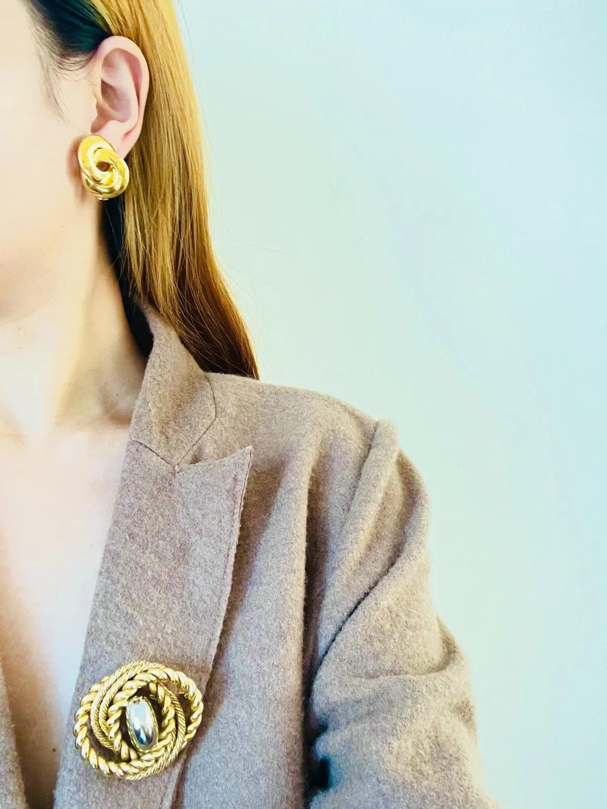 Christian Dior Vintage 1980s Large Glow Circle Hoop Interlocked Clip On Earrings For Sale 4
