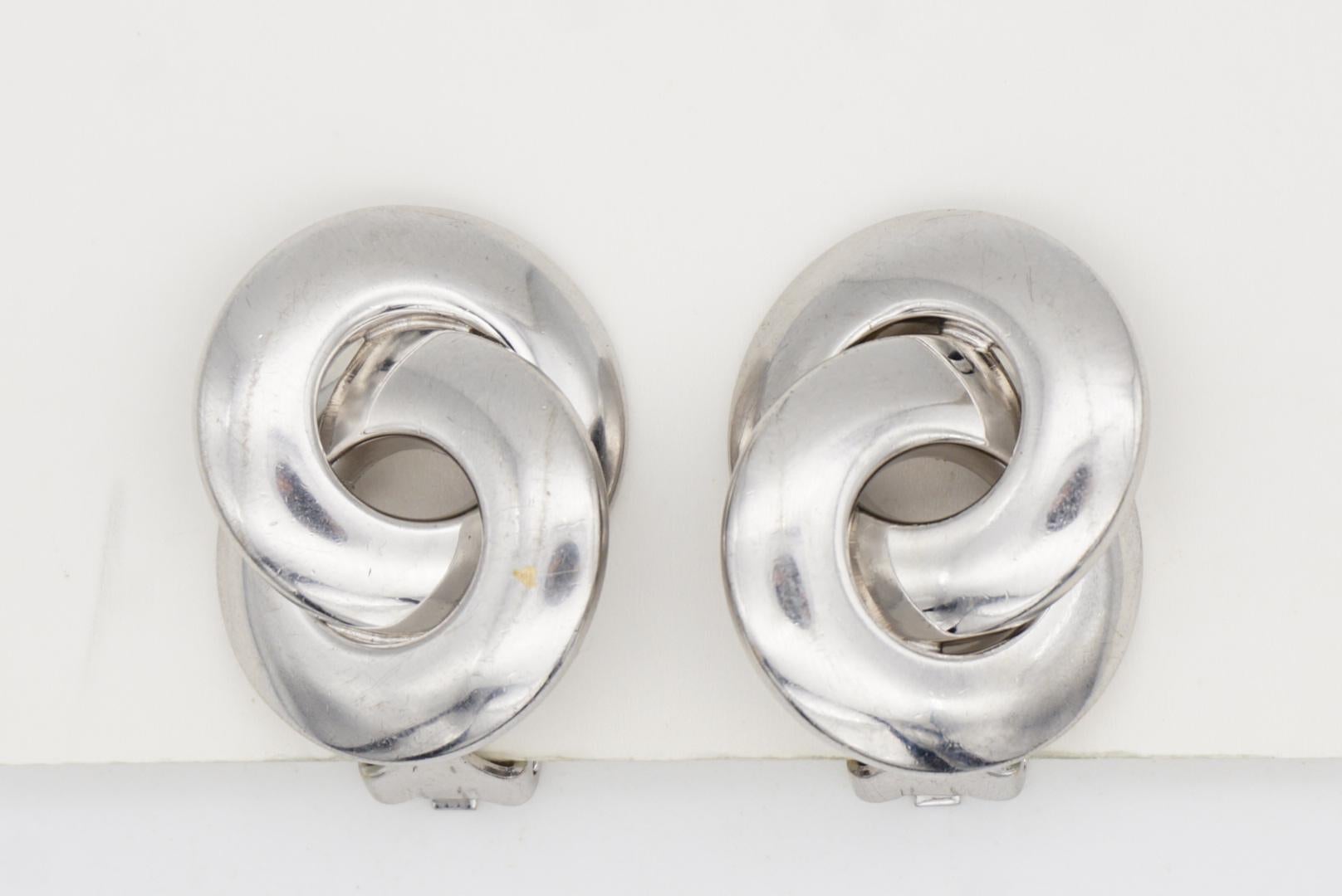 Christian Dior Vintage Años 80 Pendientes de plata entrelazados con gran círculo brillante en venta 8