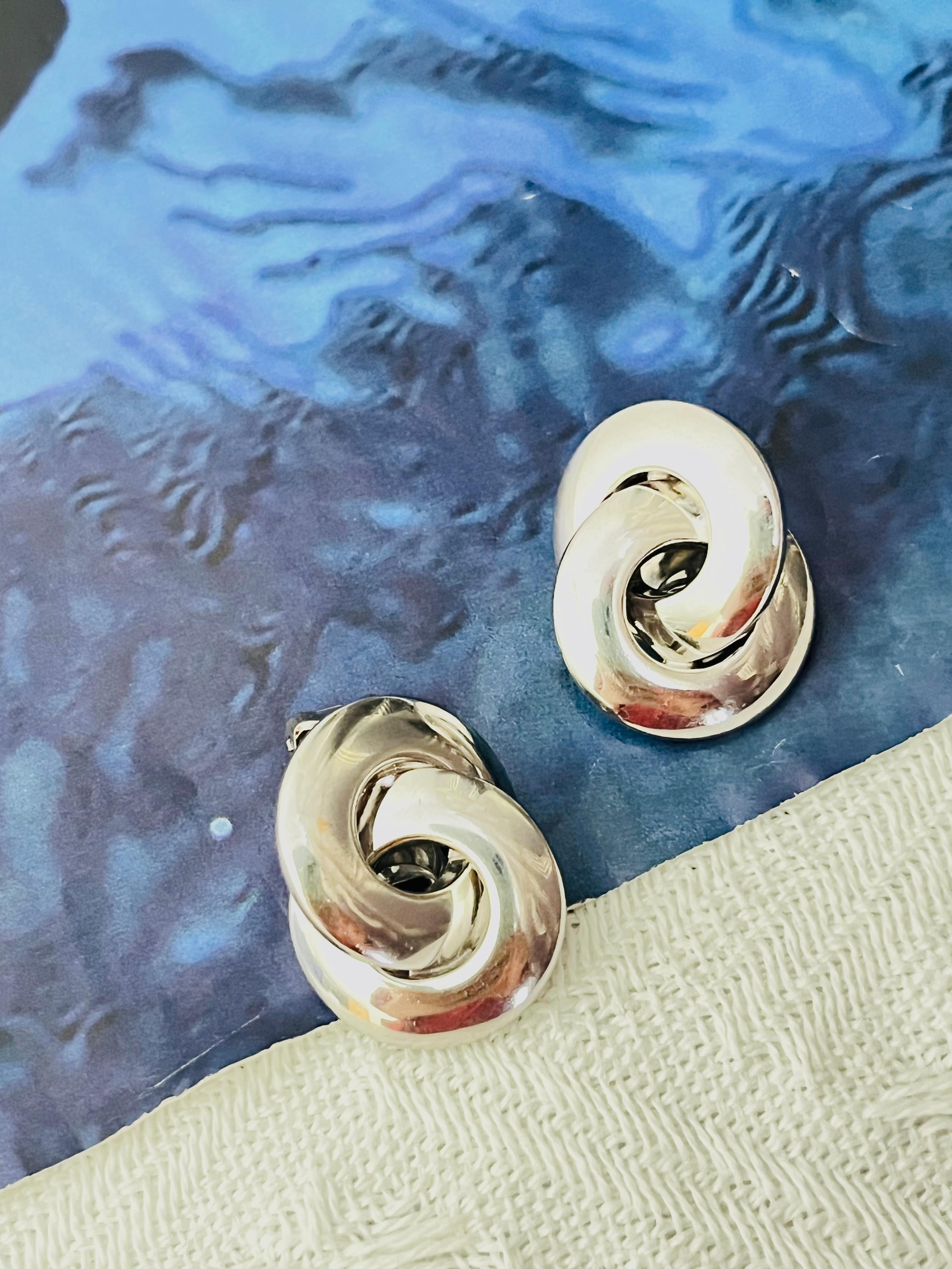 Christian Dior Vintage Años 80 Pendientes de plata entrelazados con gran círculo brillante Art Decó en venta