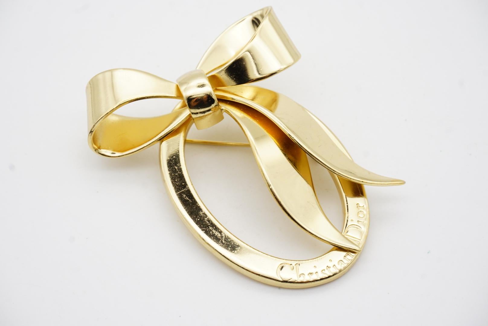 Christian Dior Vintage 1980s Large Glow Logo Monogram Bow Ribbon Gold Brooch For Sale 2