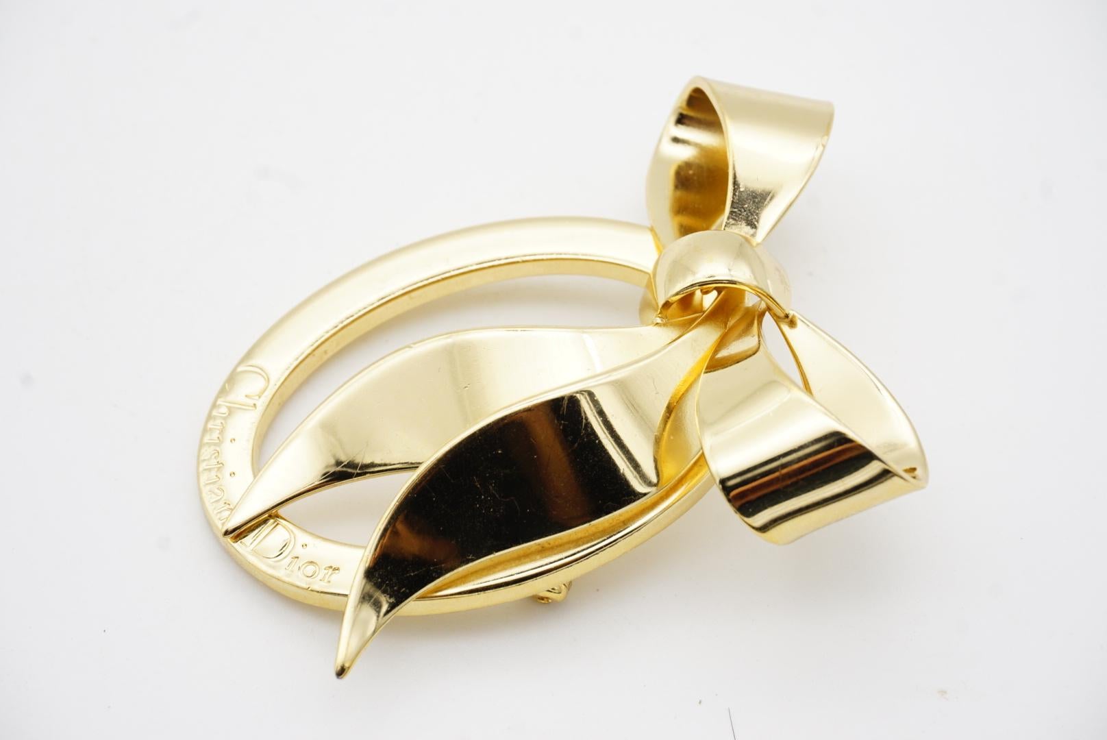 Christian Dior Vintage 1980s Large Glow Logo Monogram Bow Ribbon Gold Brooch For Sale 3