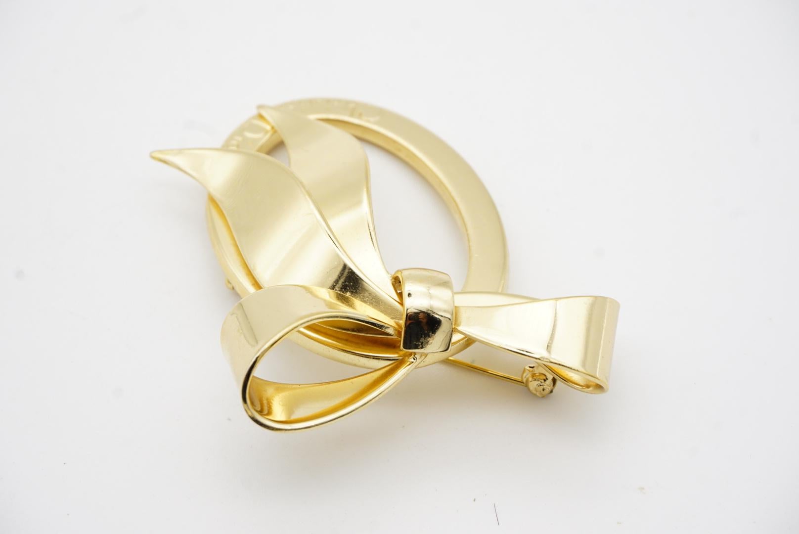 Christian Dior Vintage 1980s Large Glow Logo Monogram Bow Ribbon Gold Brooch For Sale 4