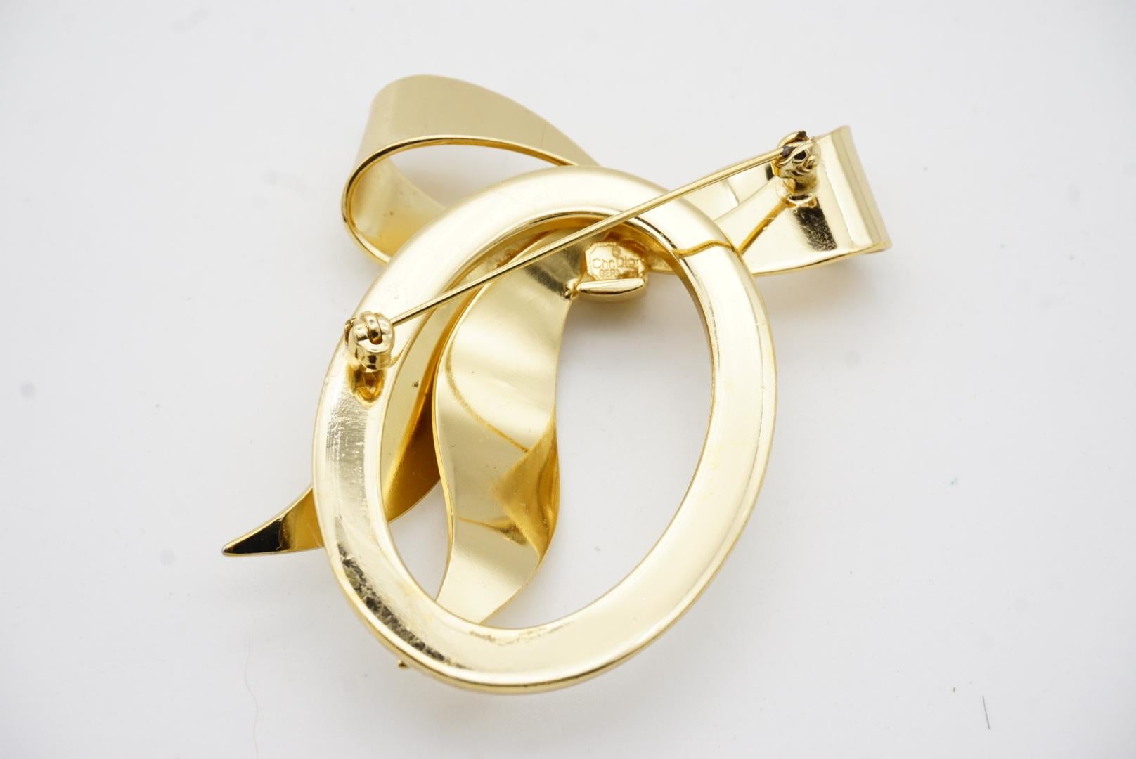 Christian Dior Vintage 1980s Large Glow Logo Monogram Bow Ribbon Gold Brooch For Sale 5