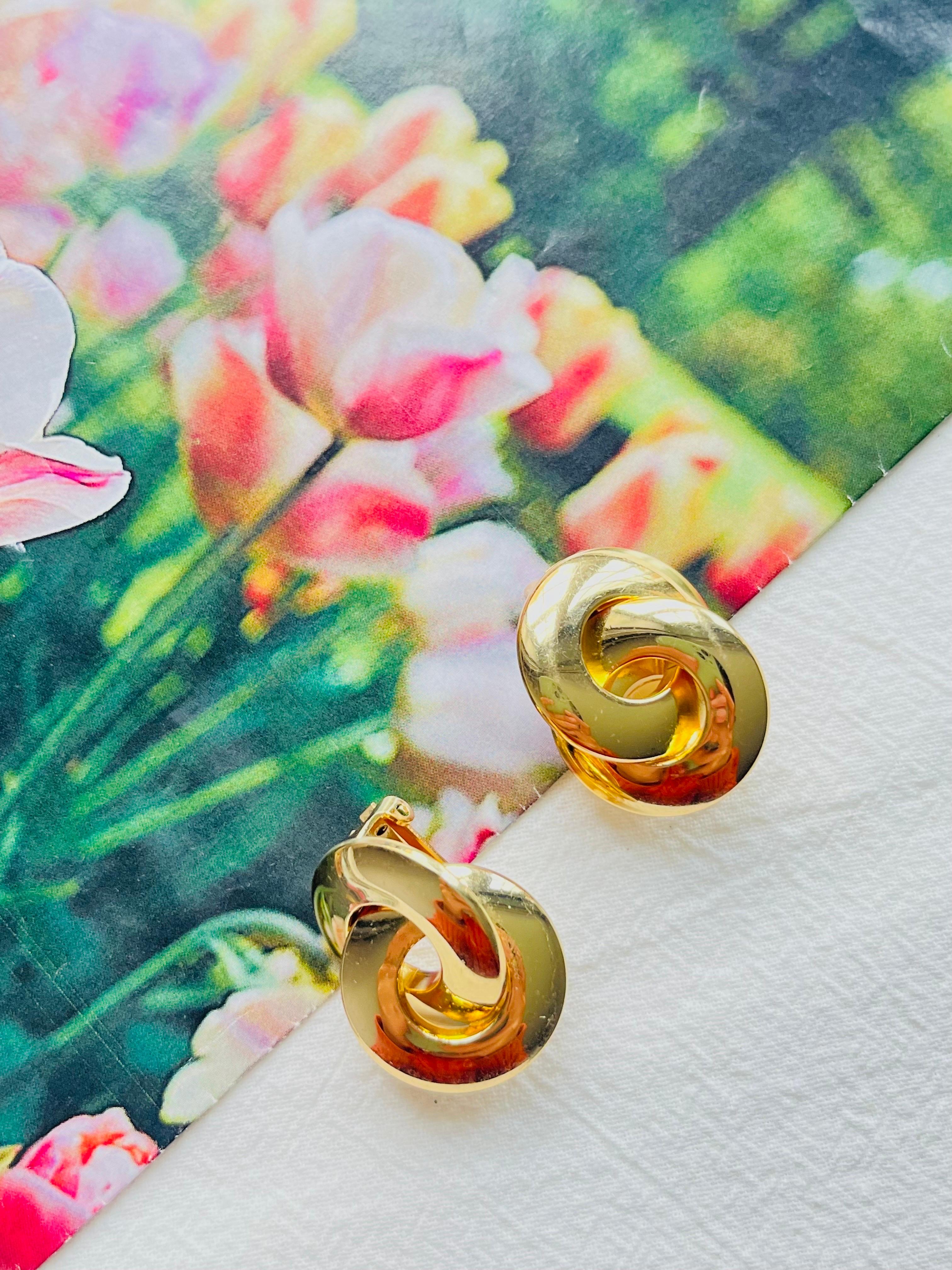 Women's or Men's Christian Dior Vintage 1980s Large Glow Twist Intertwined Knot Clip Earrings For Sale
