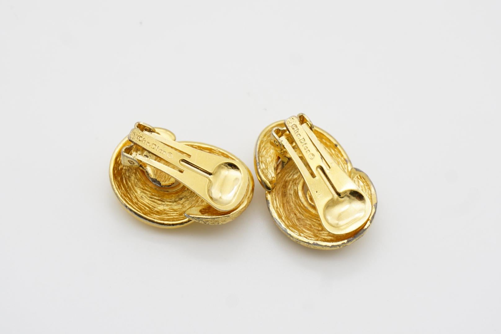 Christian Dior Vintage 1980s Large Interlock Knot Matte Glow Clip Gold Earrings 6