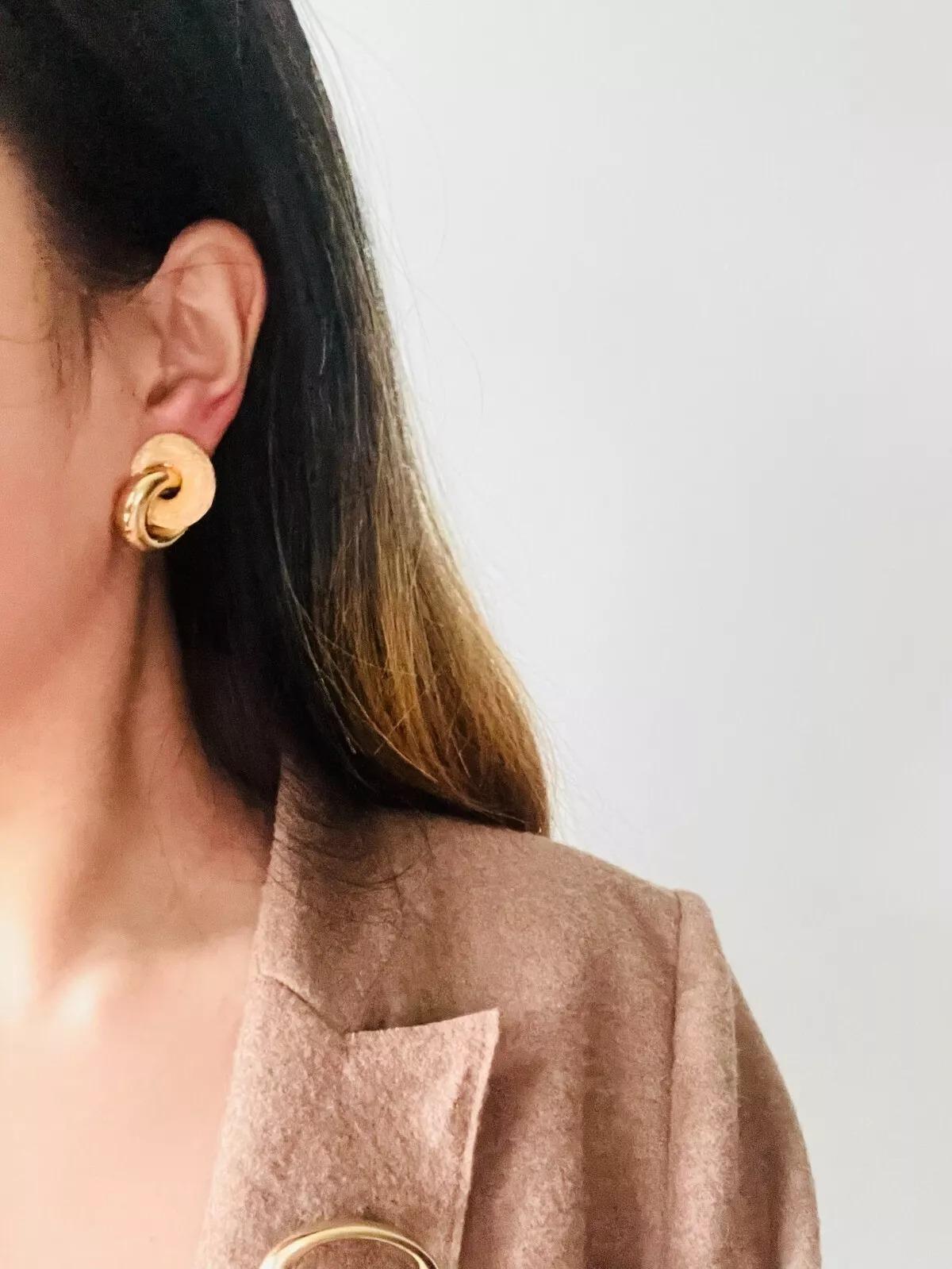Christian Dior Vintage 1980s Large Interlock Knot Matte Glow Clip Gold Earrings 1