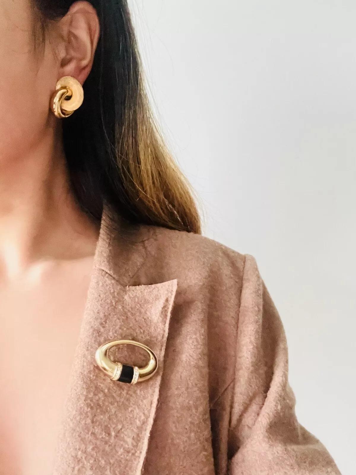 Christian Dior Vintage 1980s Large Interlock Knot Matte Glow Clip Gold Earrings 2