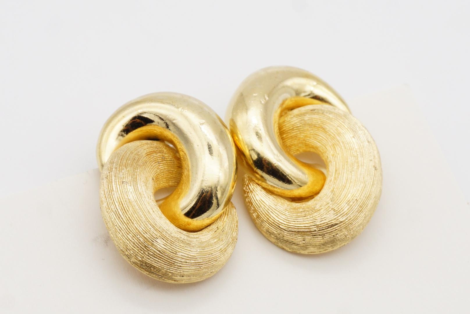 Christian Dior Vintage 1980s Large Matte Glow Knot Interlocked Clip Earrings 5