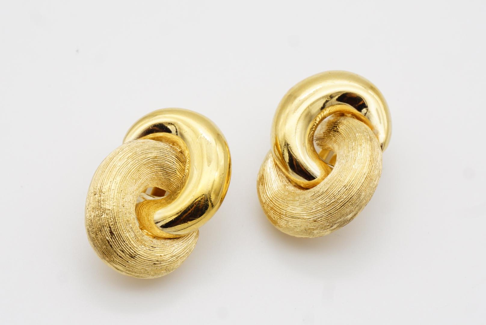Christian Dior Vintage 1980er Jahre Große ineinandergreifende matte Glow Gold-Ohrclips im Angebot 5