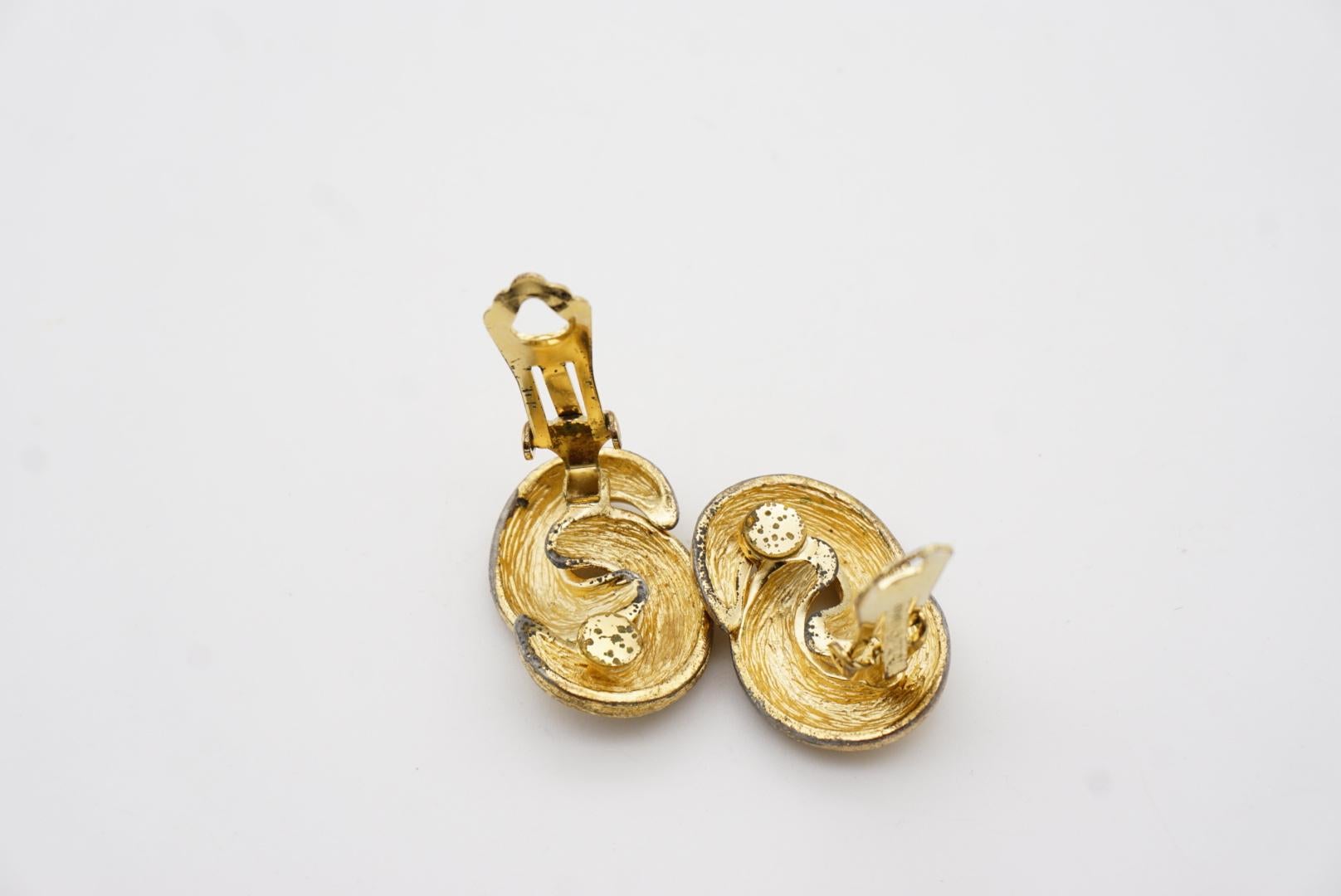 Christian Dior Vintage 1980s Large Interlock Knot Matte Glow Gold Clip Earrings 3