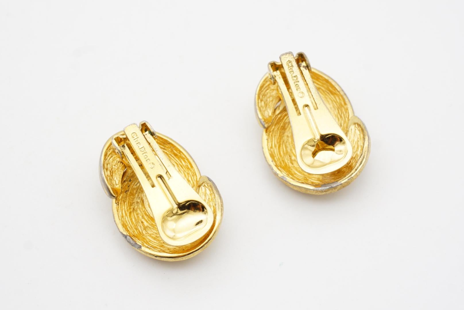 Christian Dior Vintage 1980s Large Interlock Knot Matte Glow Gold Clip Earrings 4