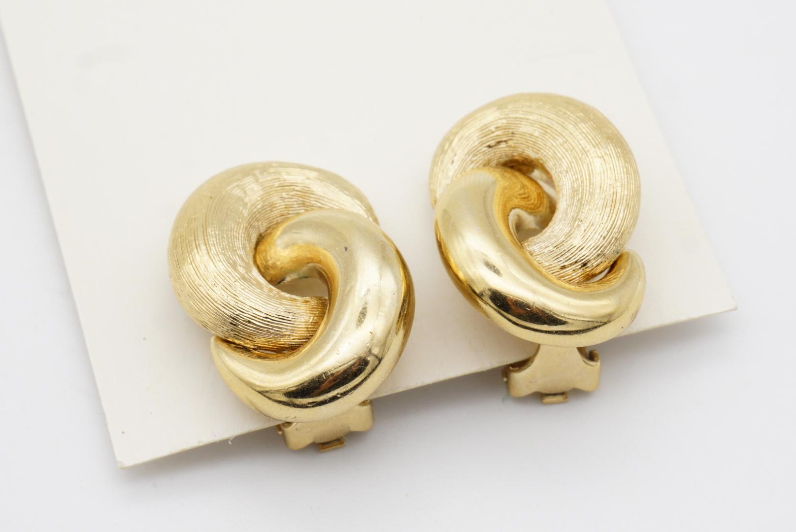 Christian Dior Vintage 1980s Large Interlock Knot Matte Glow Gold Clip Earrings For Sale 6