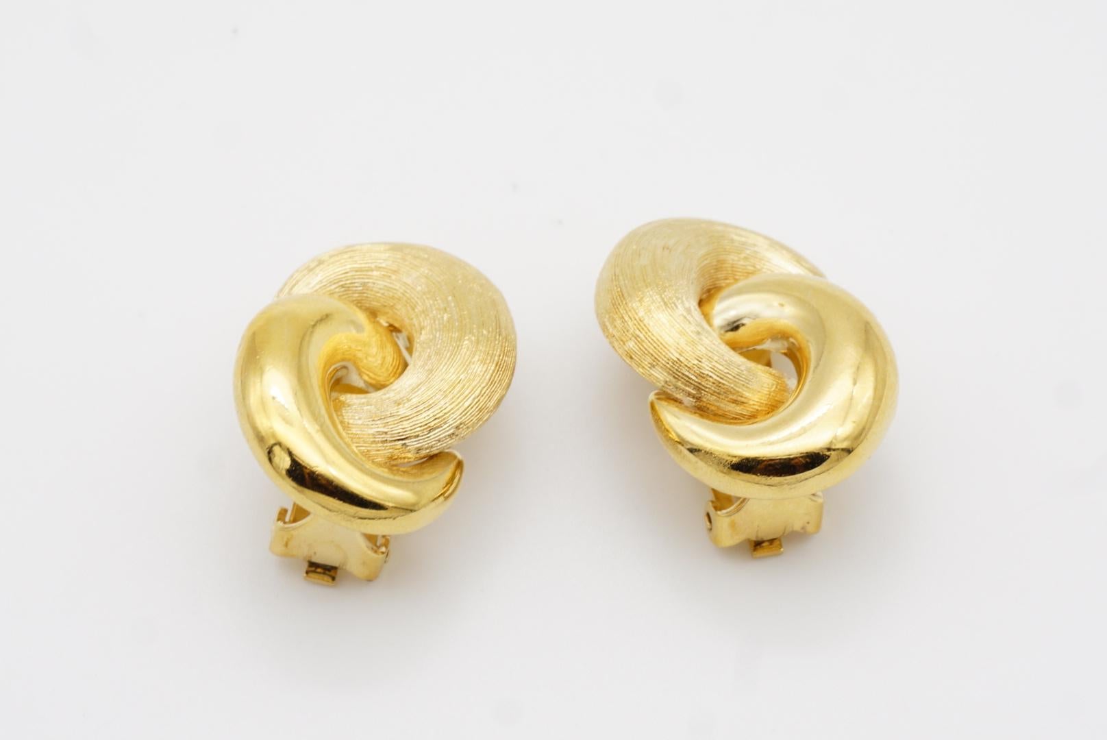 Christian Dior Vintage 1980er Jahre Große ineinandergreifende matte Glow Gold-Ohrclips im Angebot 6