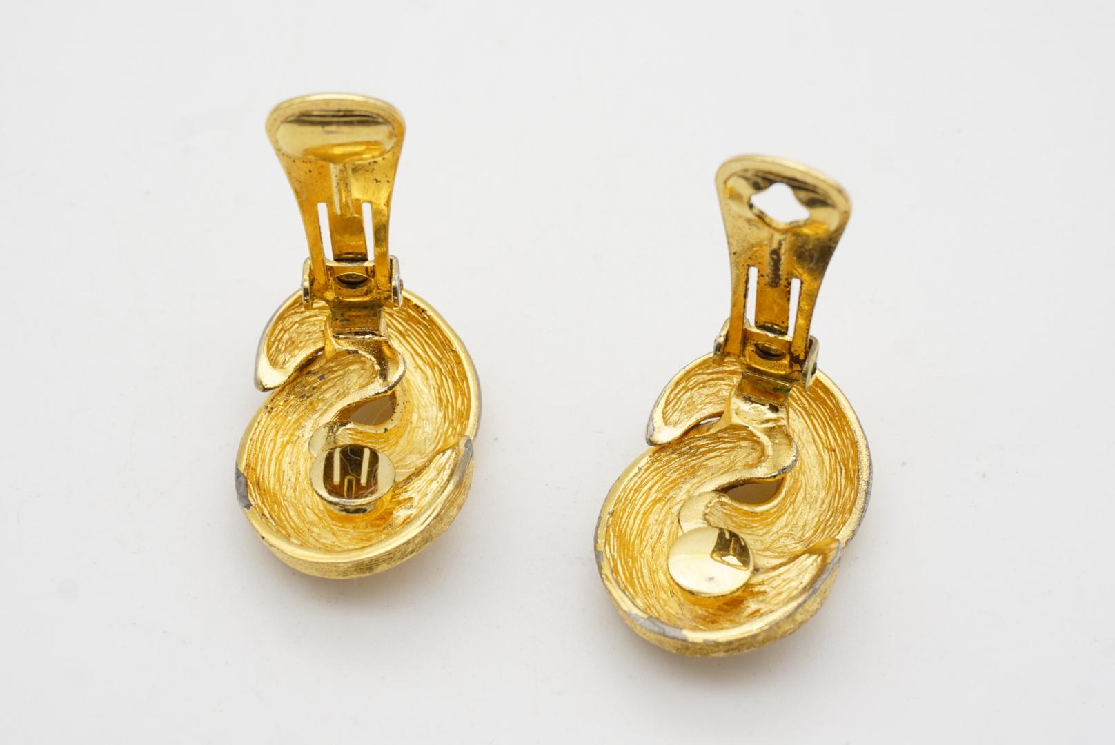 Christian Dior Vintage 1980s Large Interlock Knot Matte Glow Gold Clip Earrings 5