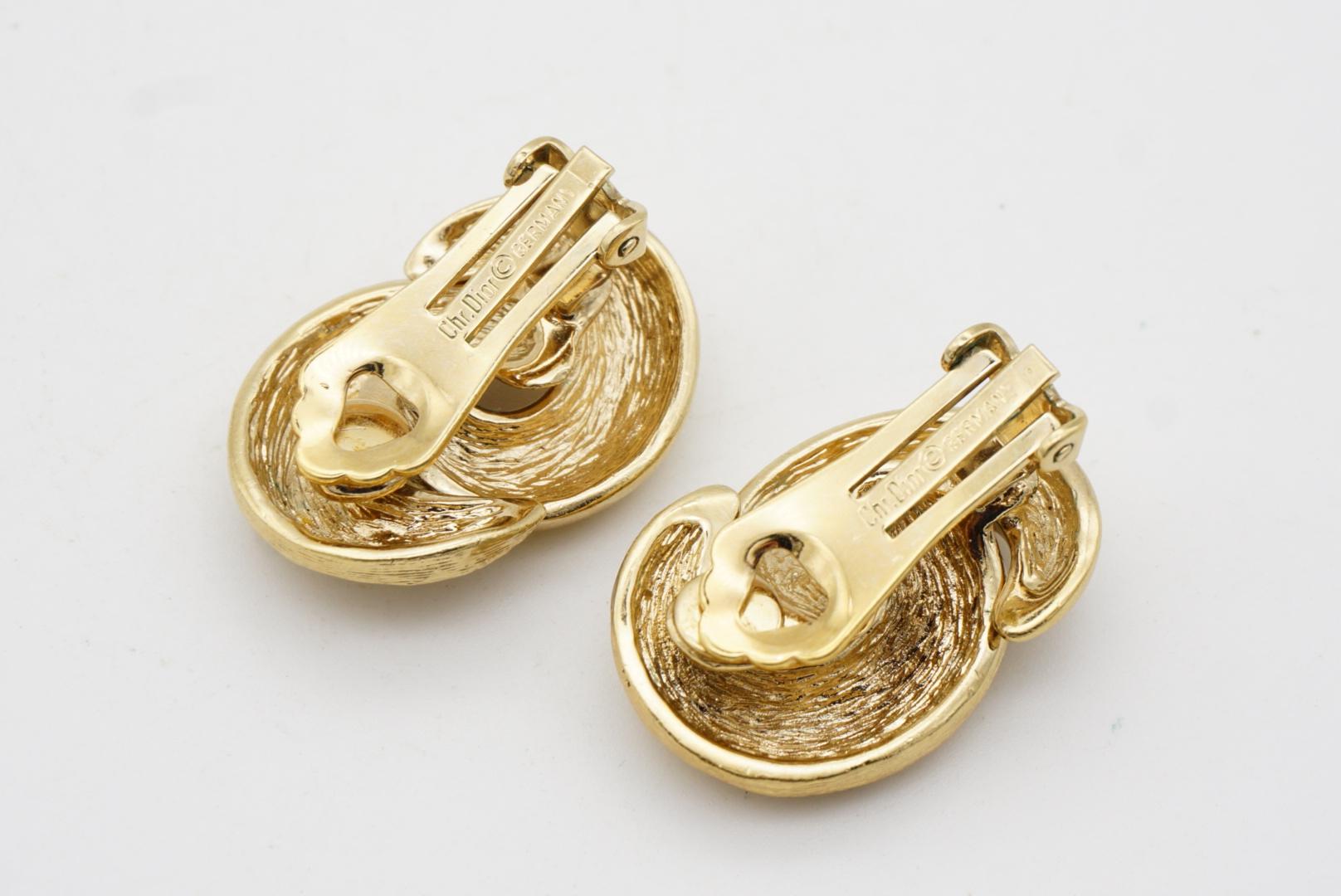 Christian Dior Vintage 1980s Large Interlock Knot Matte Glow Gold Clip Earrings For Sale 7