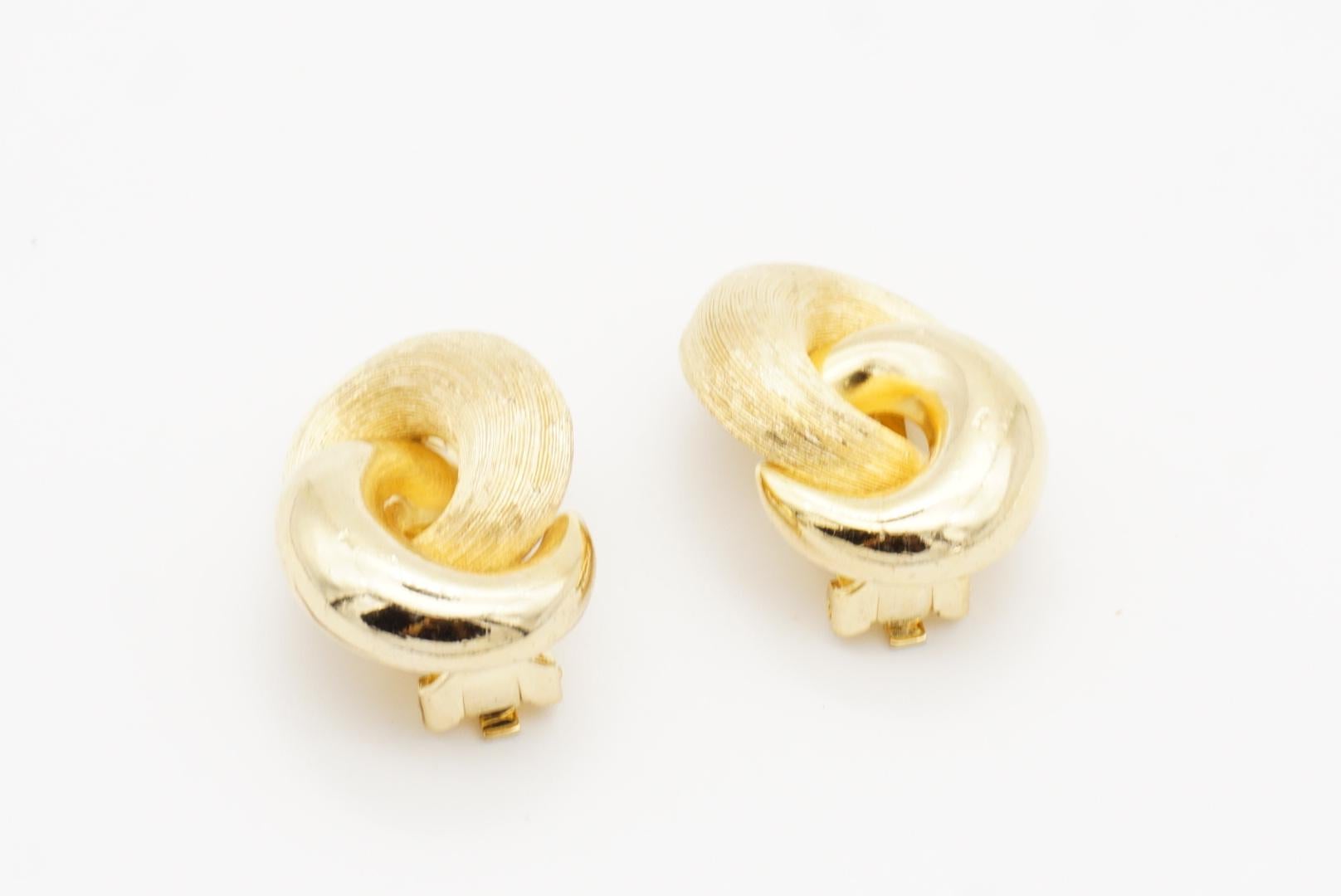 Christian Dior Vintage 1980s Large Matte Glow Knot Interlocked Clip Earrings 8