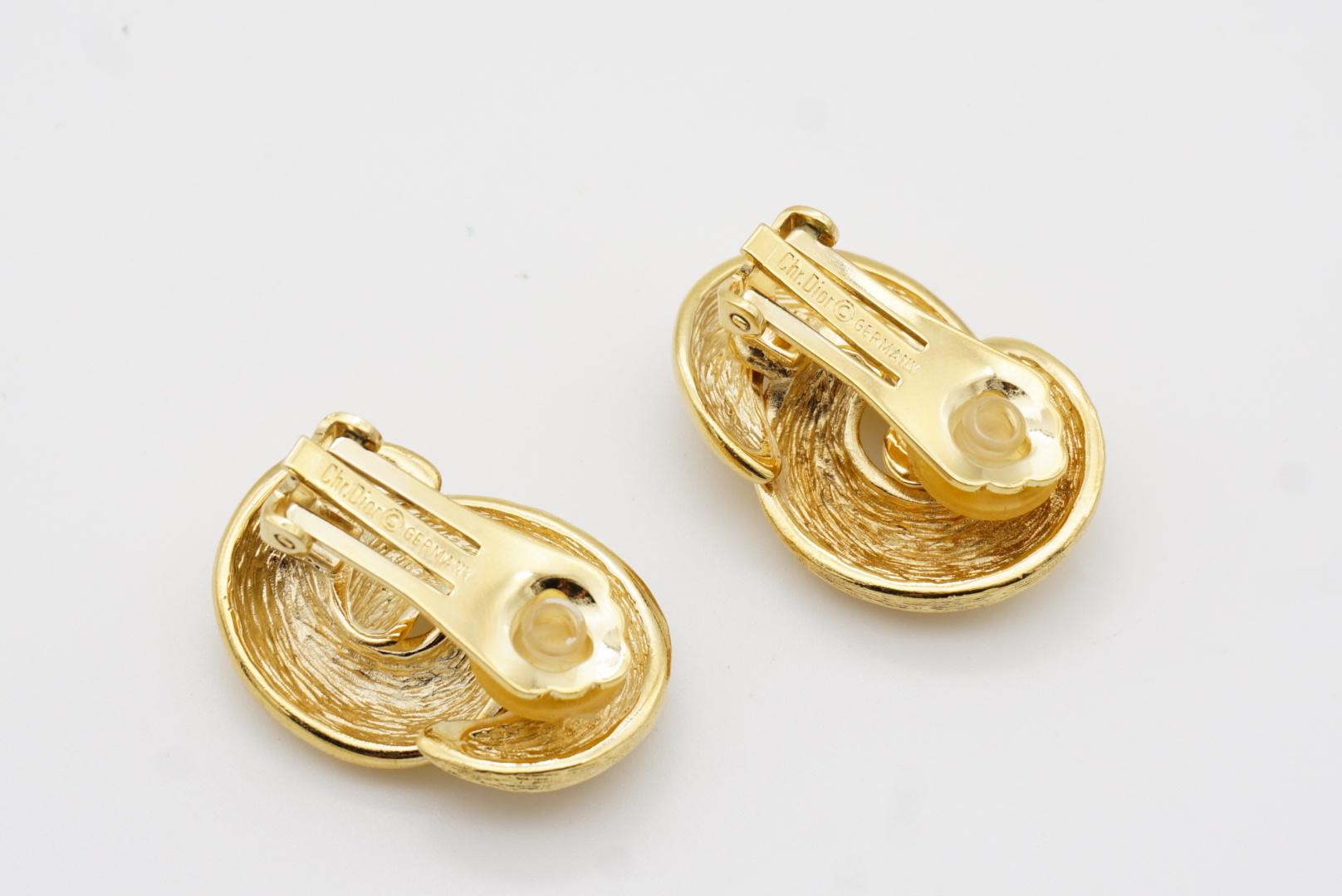 Christian Dior Vintage 1980er Jahre Große ineinandergreifende matte Glow Gold-Ohrclips im Angebot 8