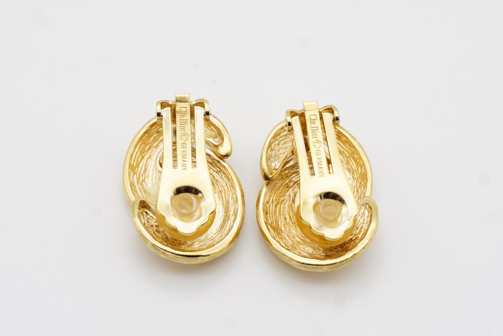 Christian Dior Vintage 1980er Jahre Große ineinandergreifende matte Glow Gold-Ohrclips im Angebot 9