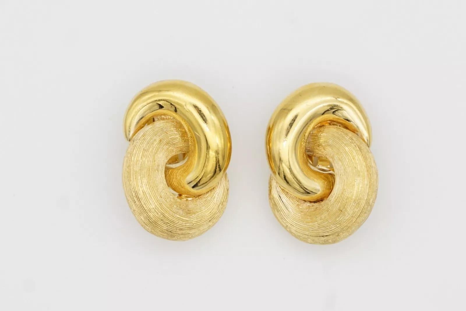 Christian Dior Vintage 1980er Jahre Große ineinandergreifende matte Glow Gold-Ohrclips im Angebot 11