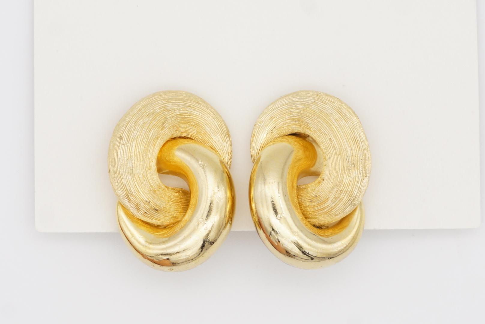 Christian Dior Vintage 1980s Large Matte Glow Knot Interlocked Clip Earrings 4