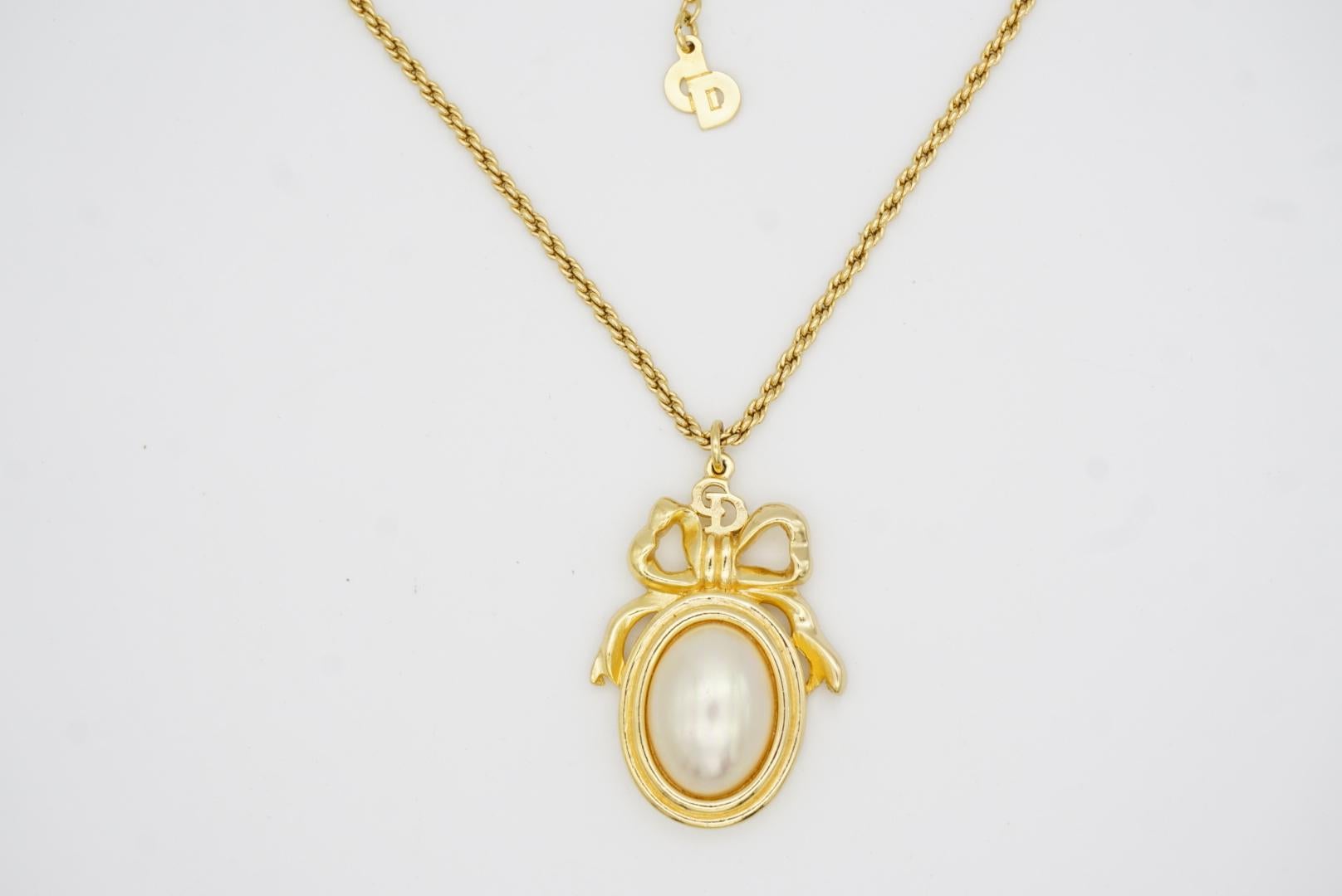 Christian Dior Vintage 1980s Large Logo CD Bow Ribbon Oval White Pearl Necklace 2