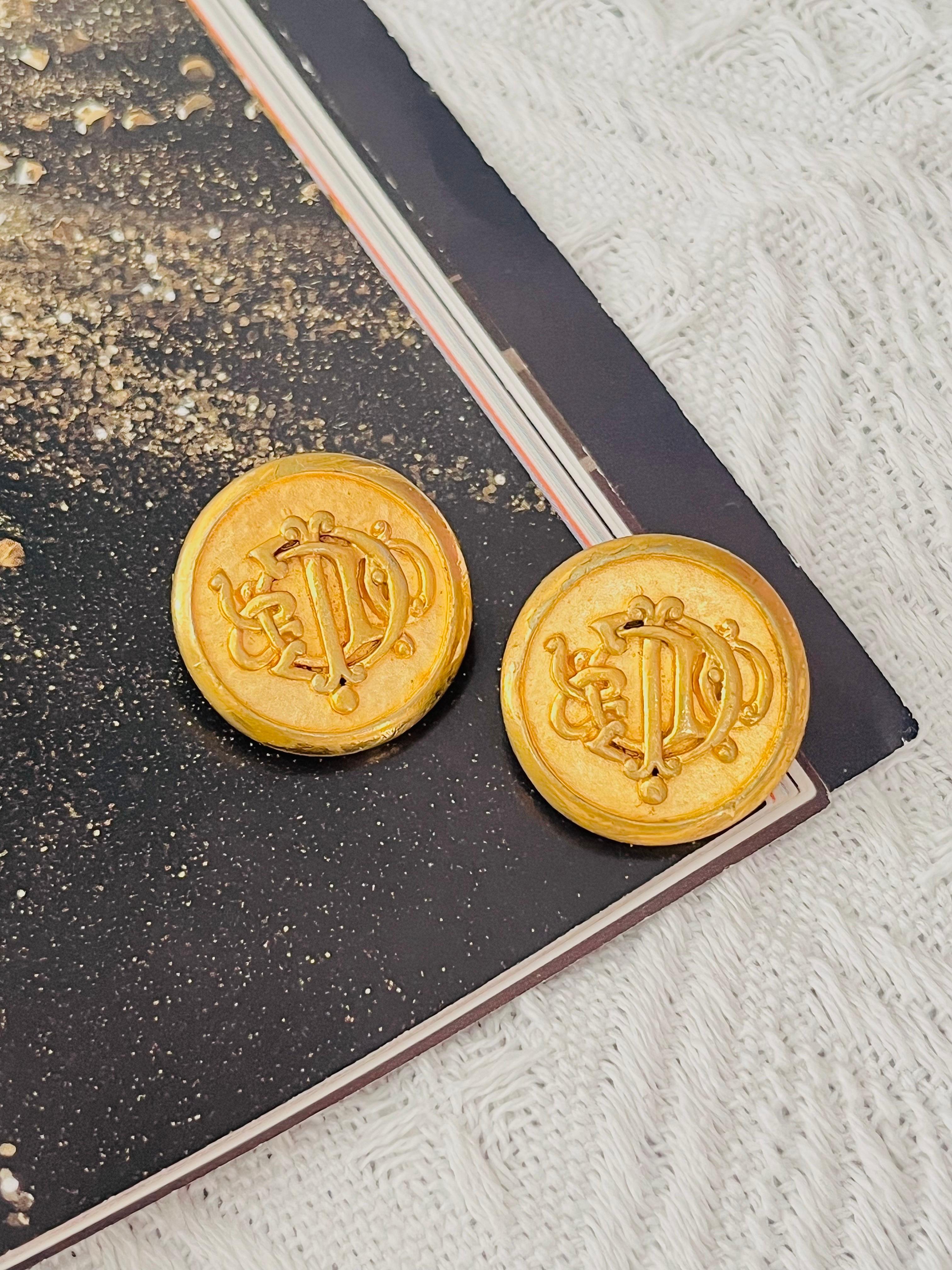 Christian Dior Vintage 1980er Jahre Großes Logo Insignia Initial Monogramm Clip-Ohrringe für Damen oder Herren im Angebot