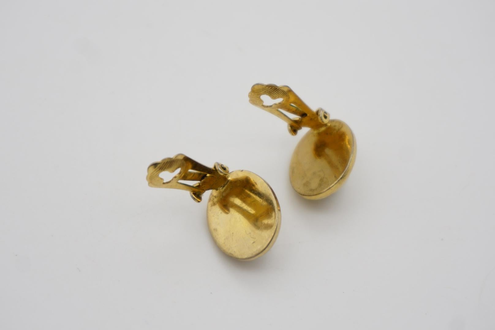 Christian Dior Vintage 1980s Large Oval White Pearl Elegant Gold Clip Earrings 5