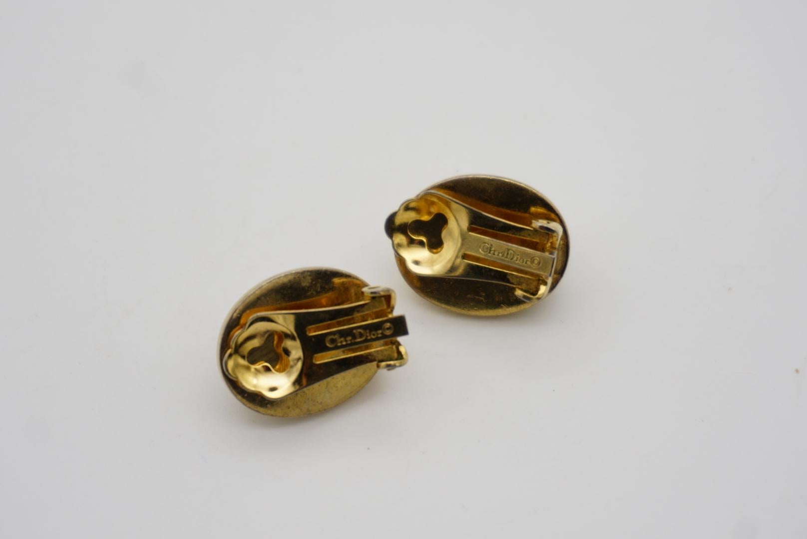 Christian Dior Vintage 1980s Large Oval White Pearl Elegant Gold Clip Earrings 6