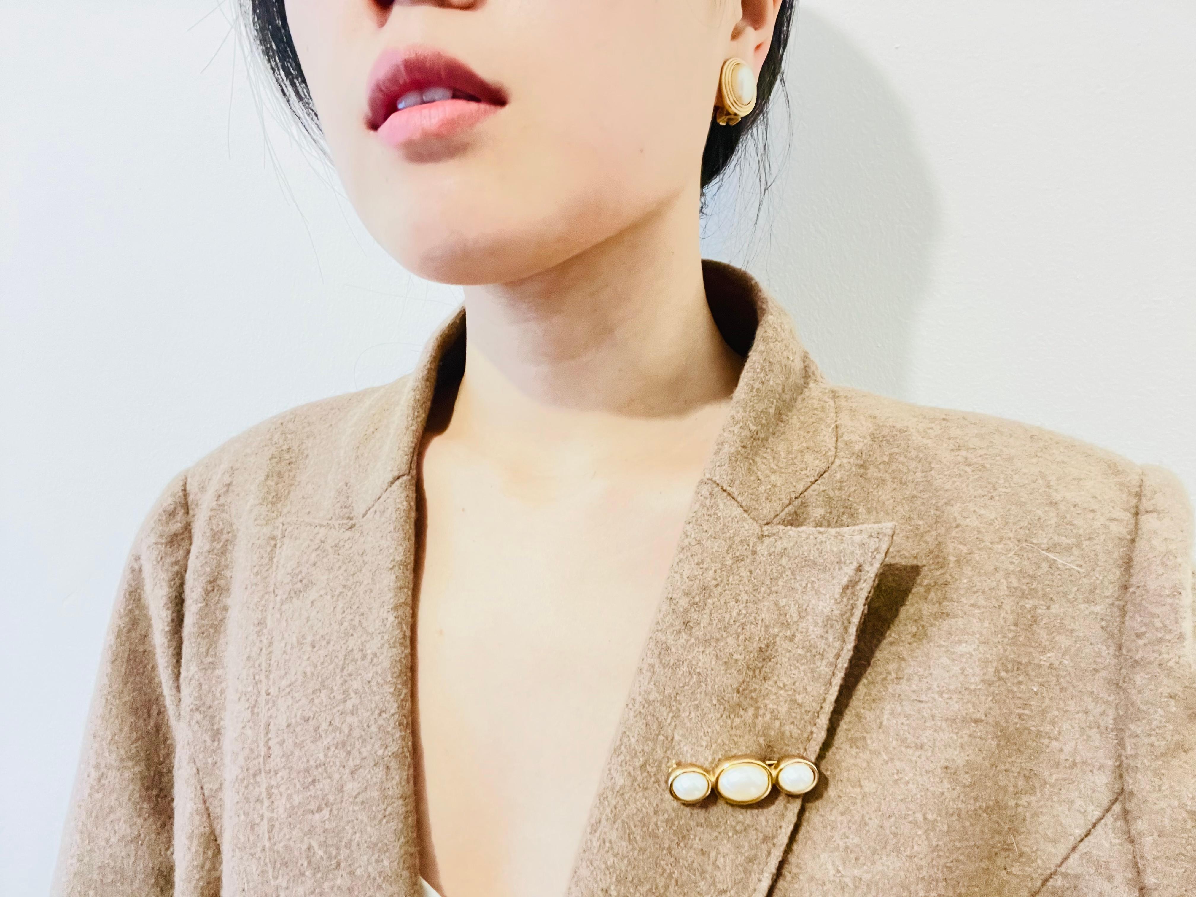 Christian Dior Vintage 1980s Large Oval White Pearl Elegant Gold Clip Earrings In Excellent Condition In Wokingham, England