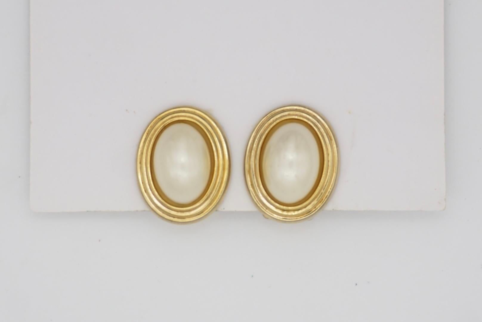 Christian Dior Vintage 1980s Large Oval White Pearl Elegant Gold Clip Earrings For Sale 1