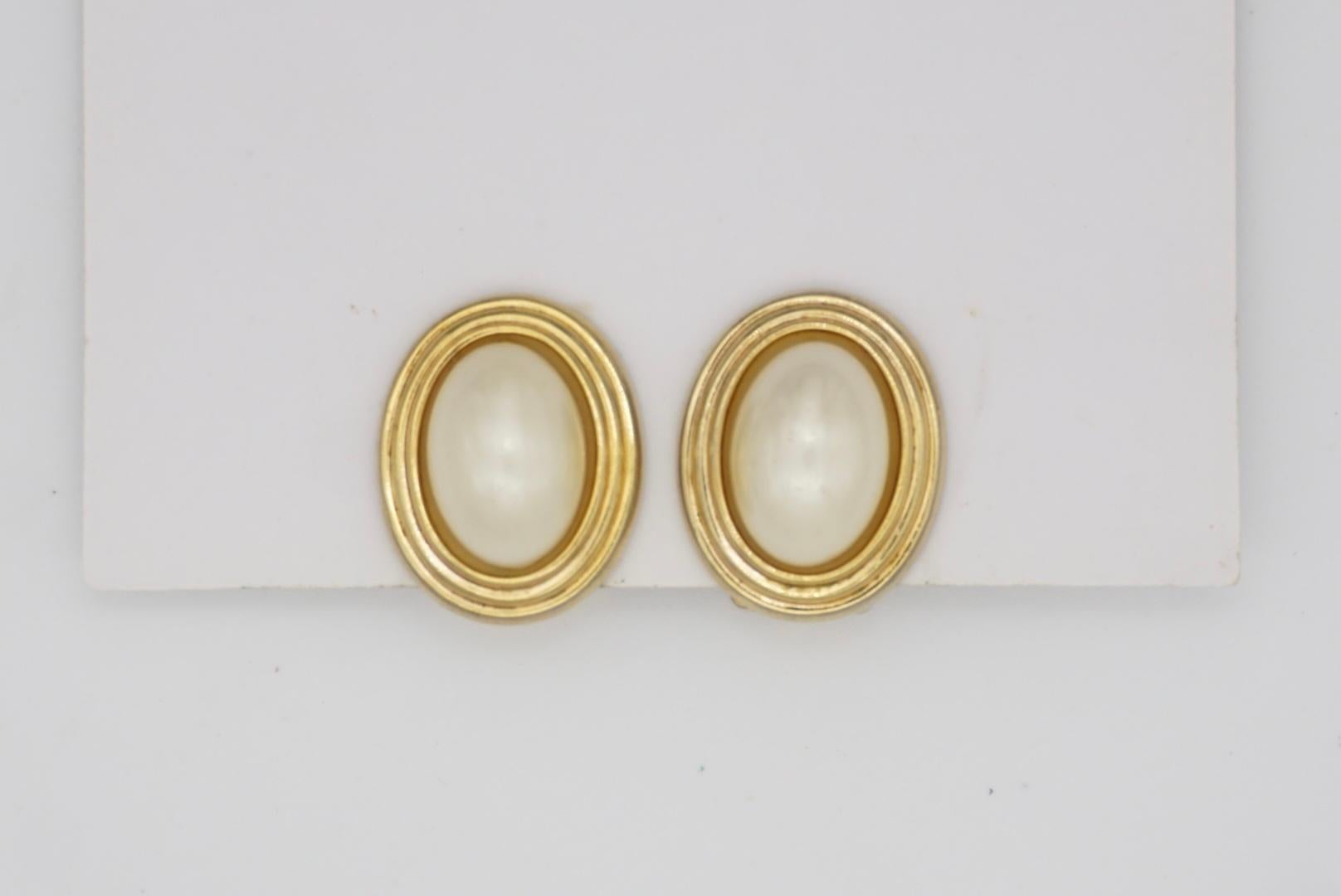 Christian Dior Vintage 1980s Large Oval White Pearl Elegant Gold Clip Earrings For Sale 2