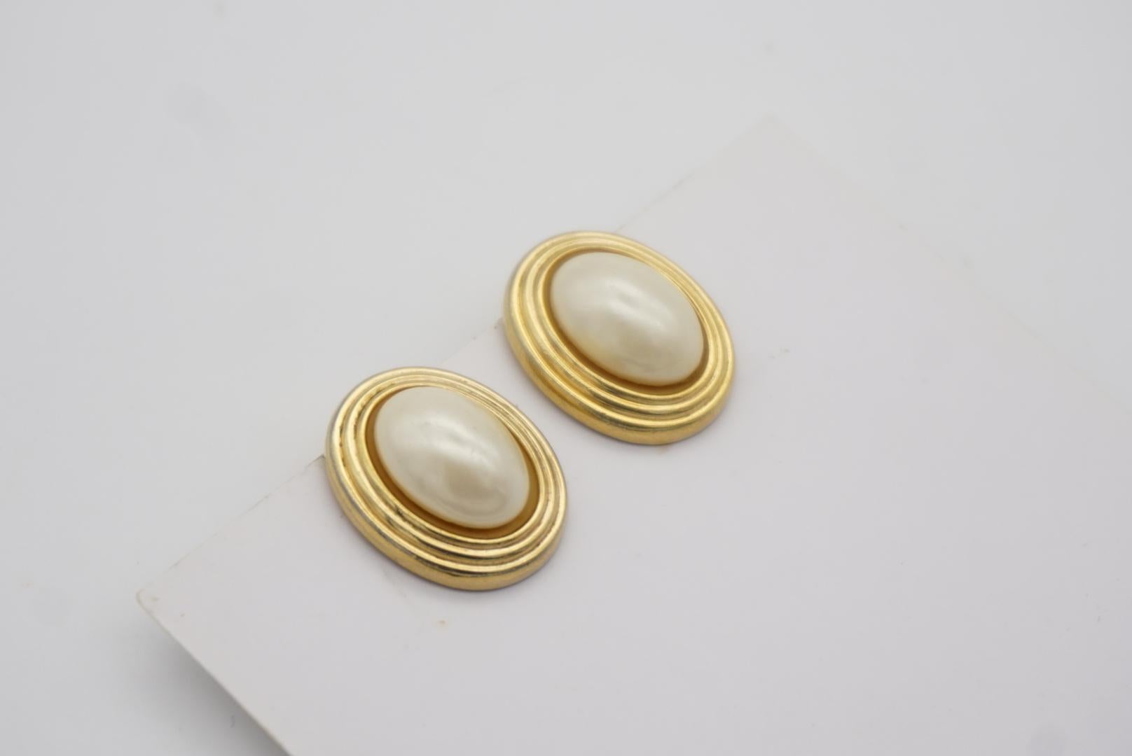 Christian Dior Vintage 1980s Large Oval White Pearl Elegant Gold Clip Earrings For Sale 3
