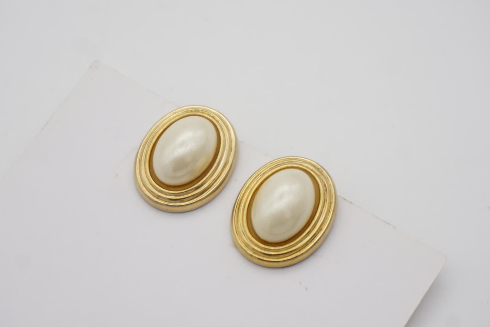 Christian Dior Vintage 1980s Large Oval White Pearl Elegant Gold Clip Earrings For Sale 4