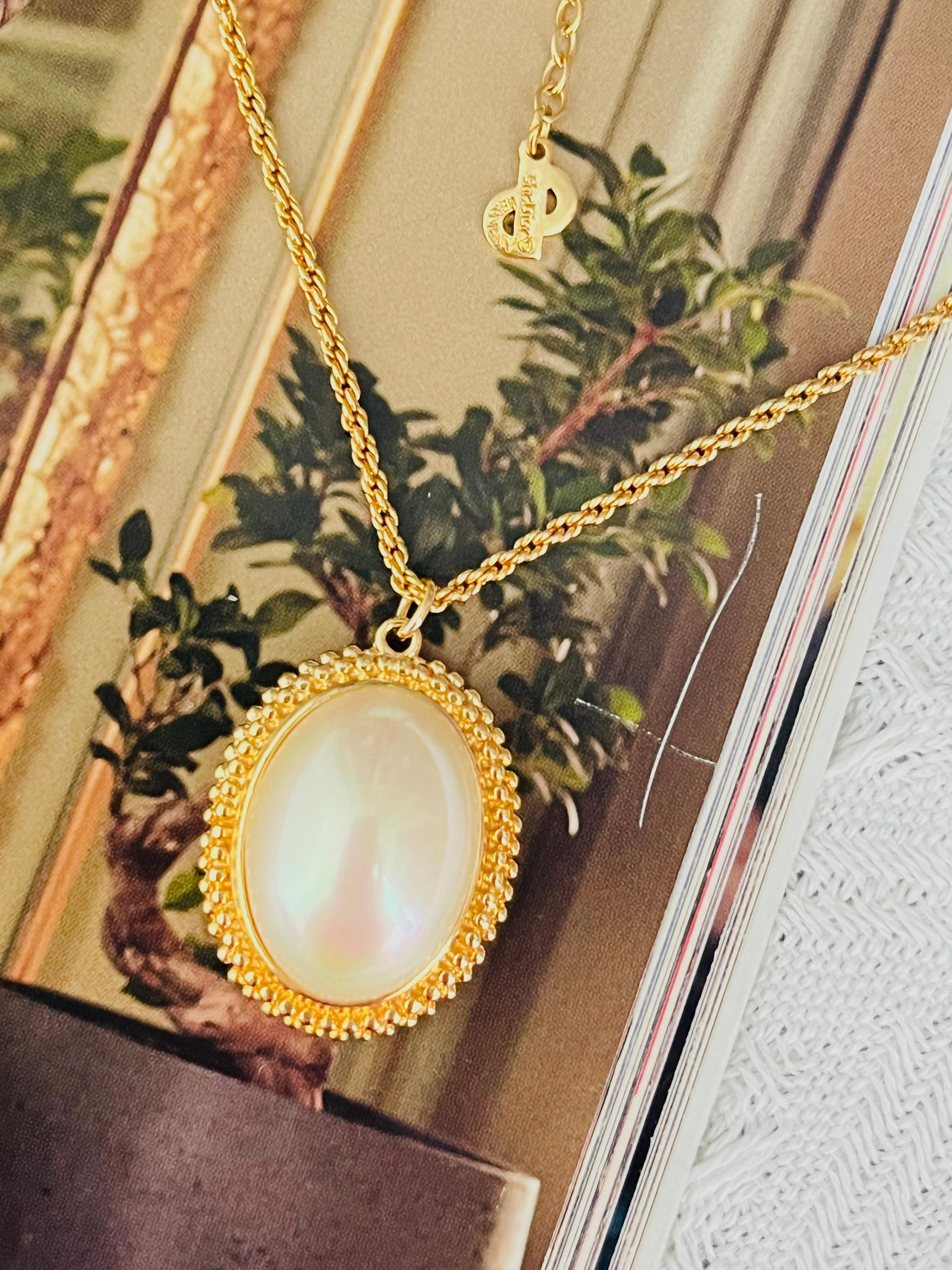 Christian Dior Vintage 1980er Jahre große ovale weiße Perle Anhänger Kette Halskette neu (Art déco) im Angebot