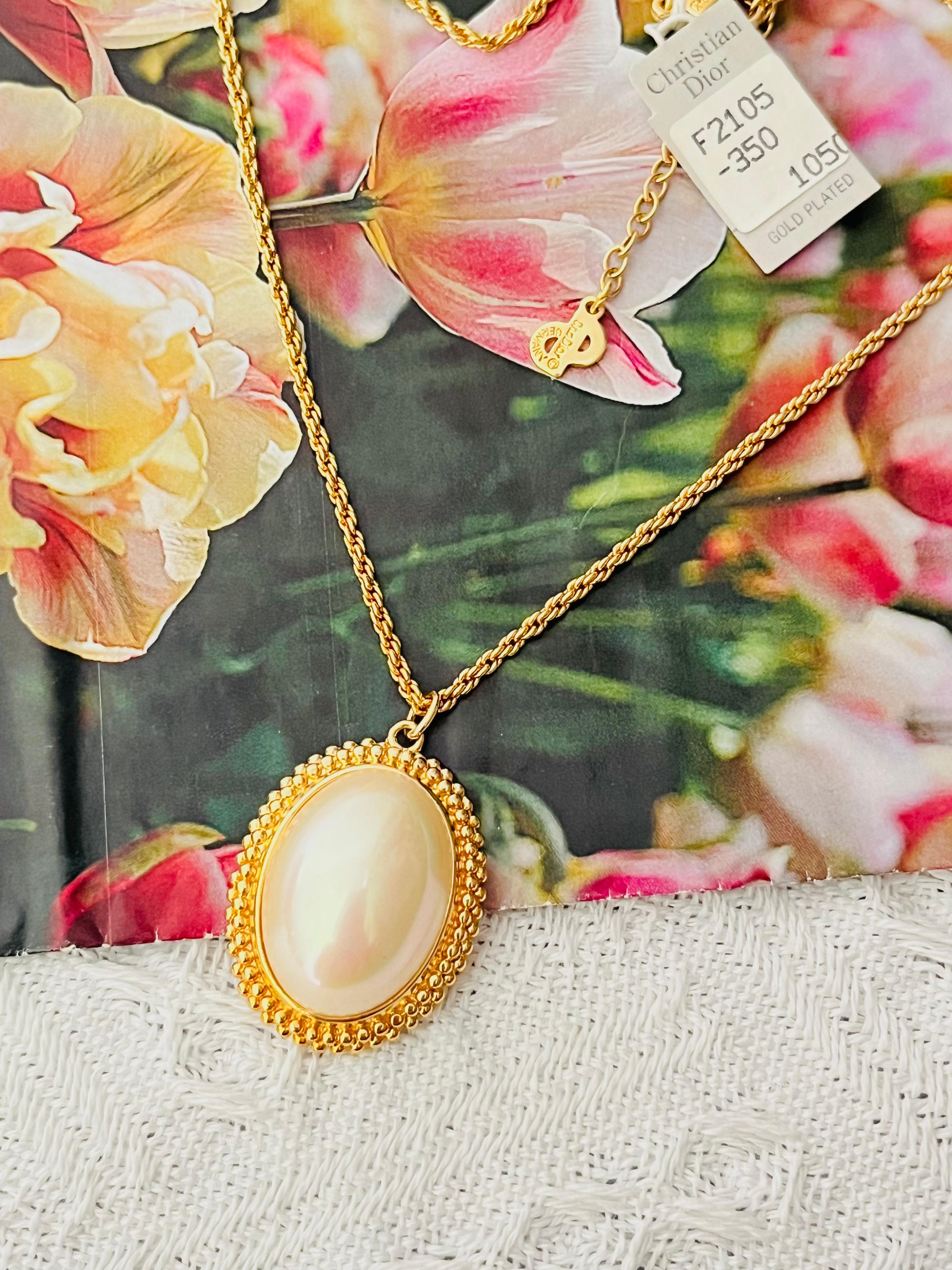 Christian Dior Vintage 1980er Jahre große ovale weiße Perle Anhänger Kette Halskette neu für Damen oder Herren im Angebot