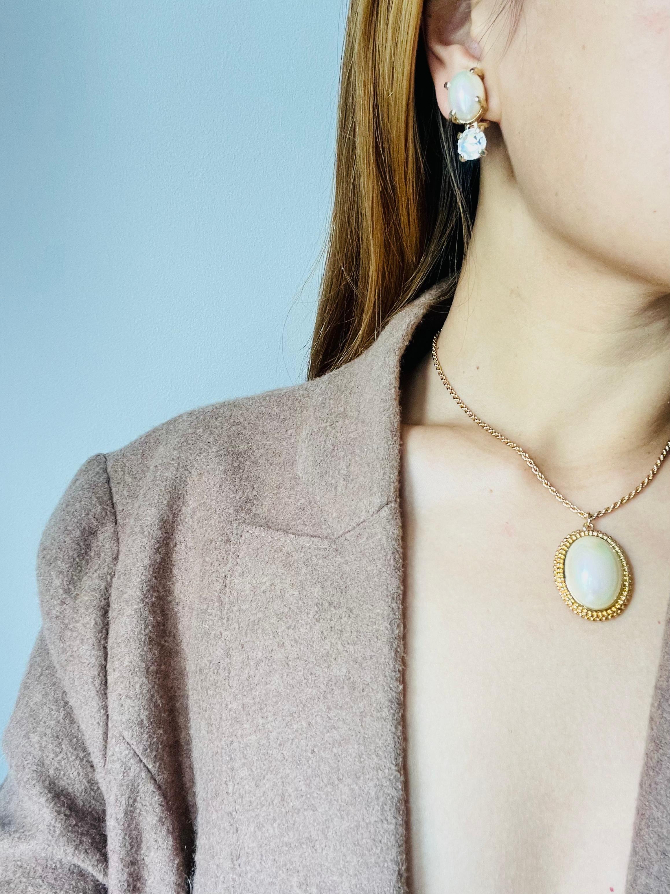 Christian Dior Vintage 1980er Jahre große ovale weiße Perle Anhänger Kette Halskette neu im Angebot 1